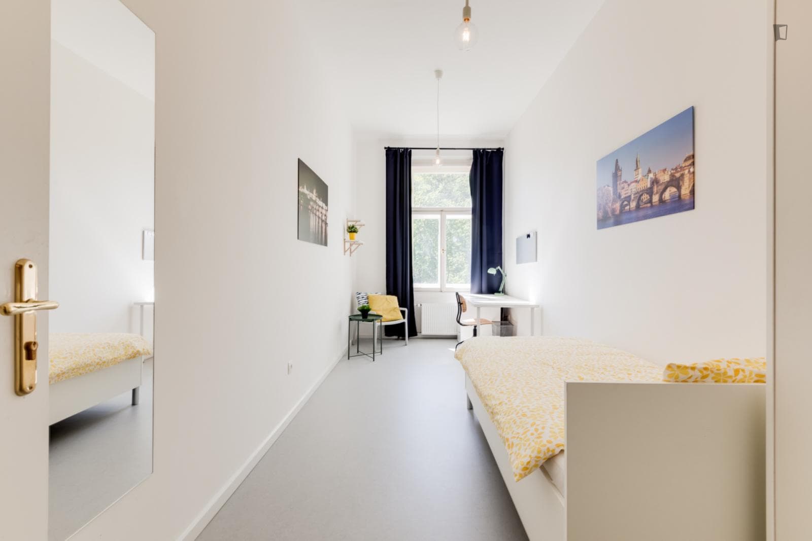 Friendly single bedroom in the Malá Strana neighbourhood photo 1
