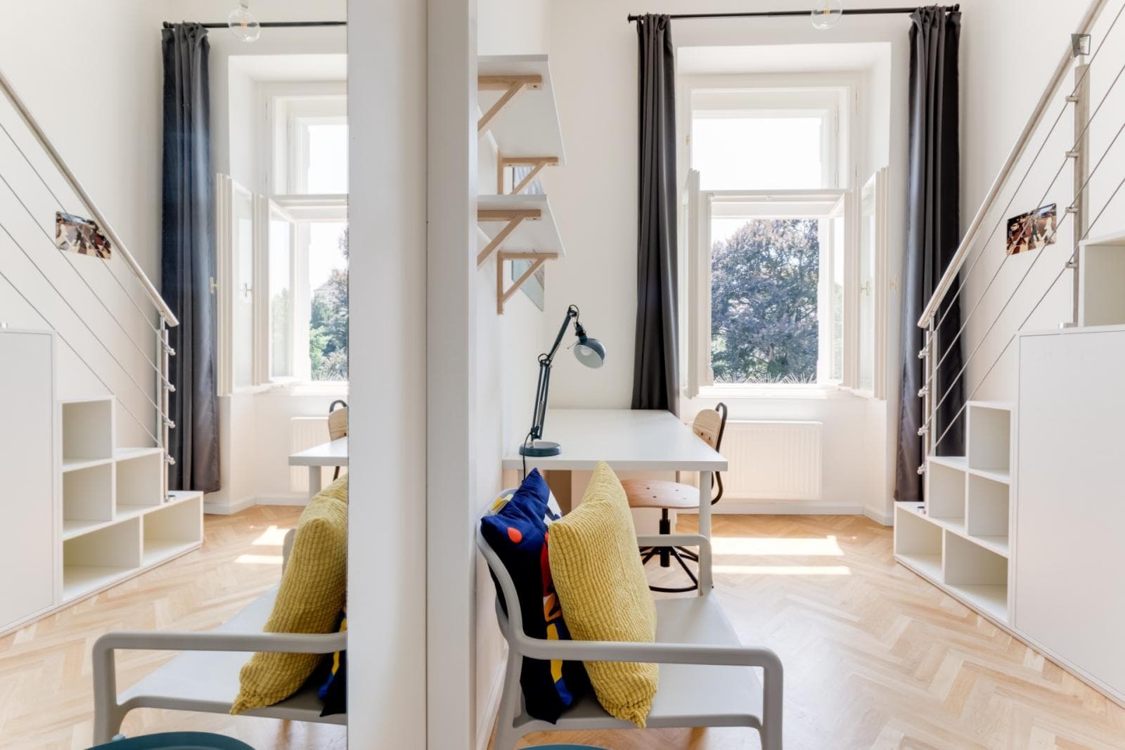 Sunny double bedroom in residential Malá Strana area photo 1