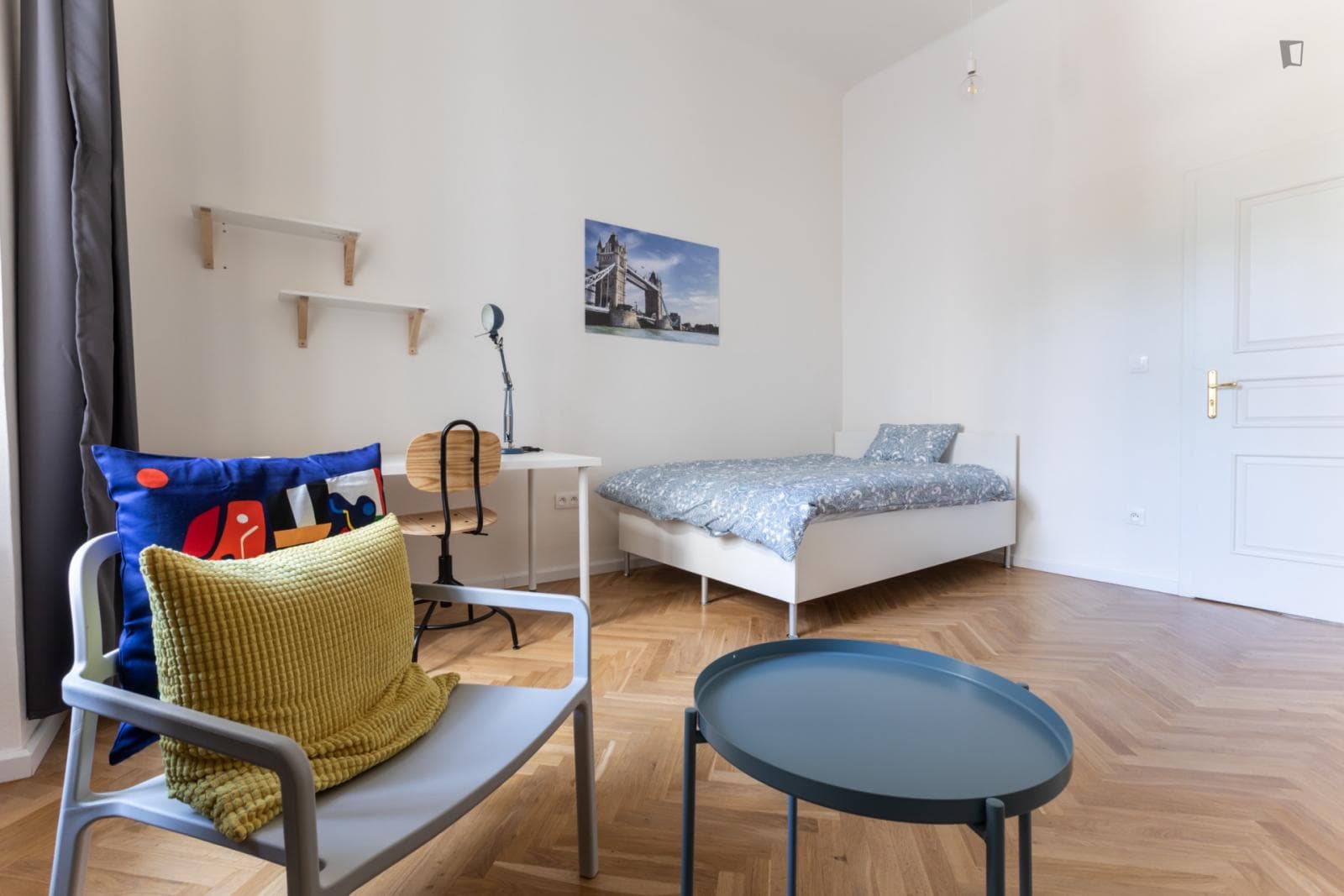 Adorable single bedroom in popular Malá Strana area photo 1