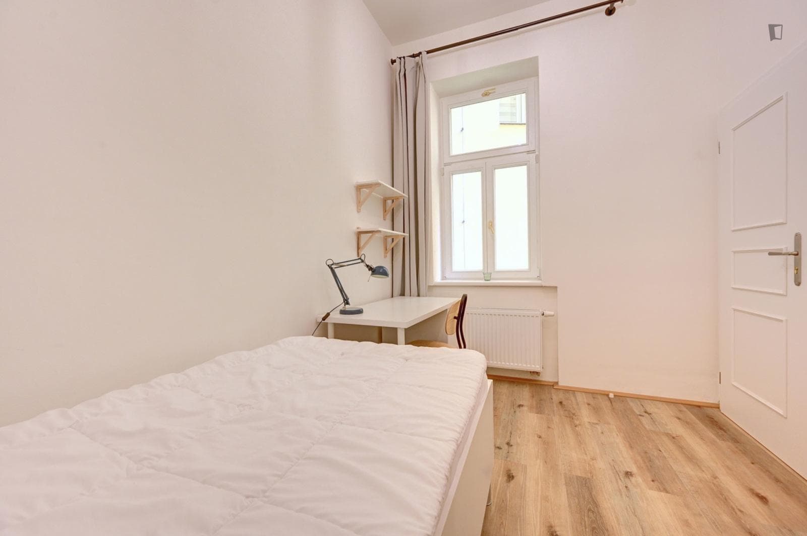 Neat single bedroom in central Žižkov photo 1