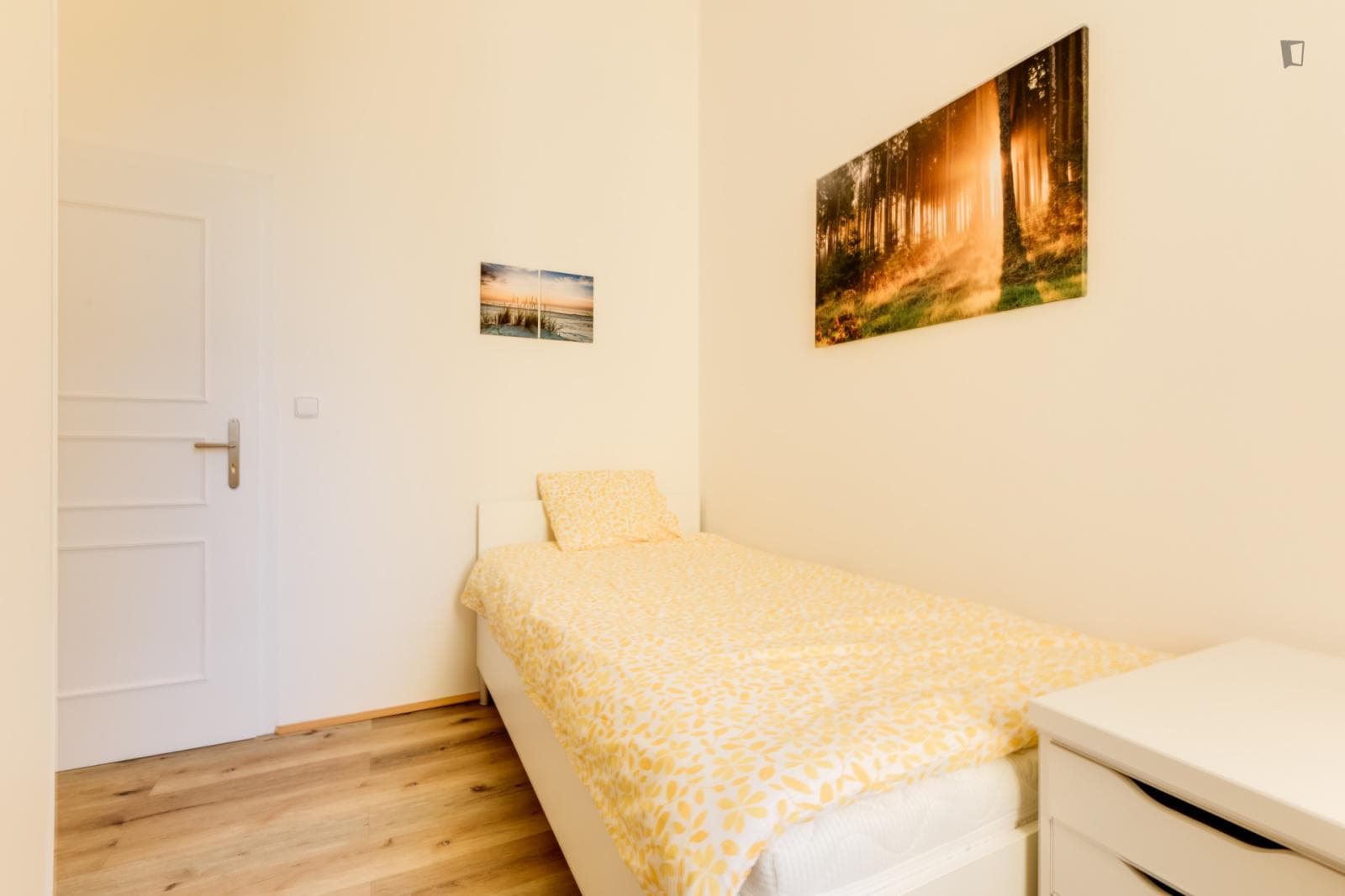 Tasteful single bedroom near the Prague Main Station photo 1
