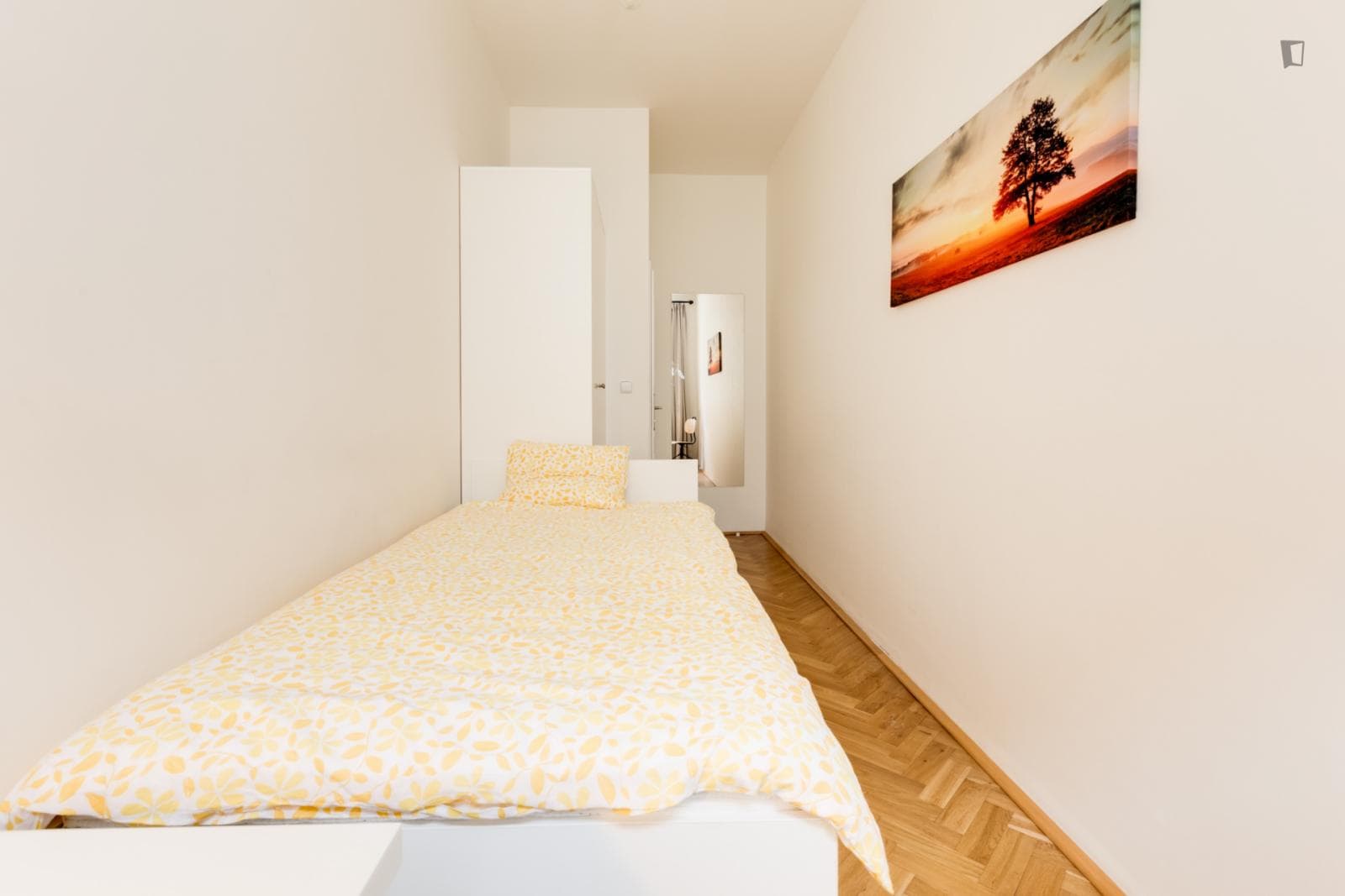 Cosy single bedroom in well-linked Žižkov photo 1