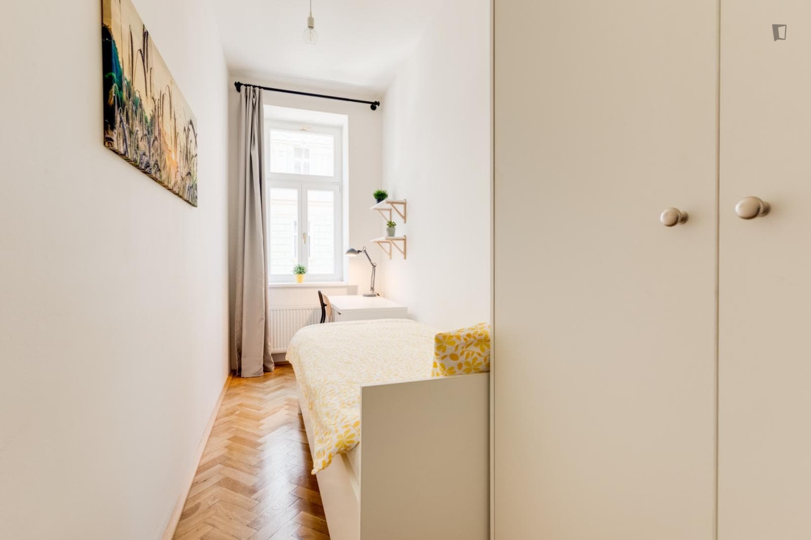 Snug single bedroom in Žižkov photo 1