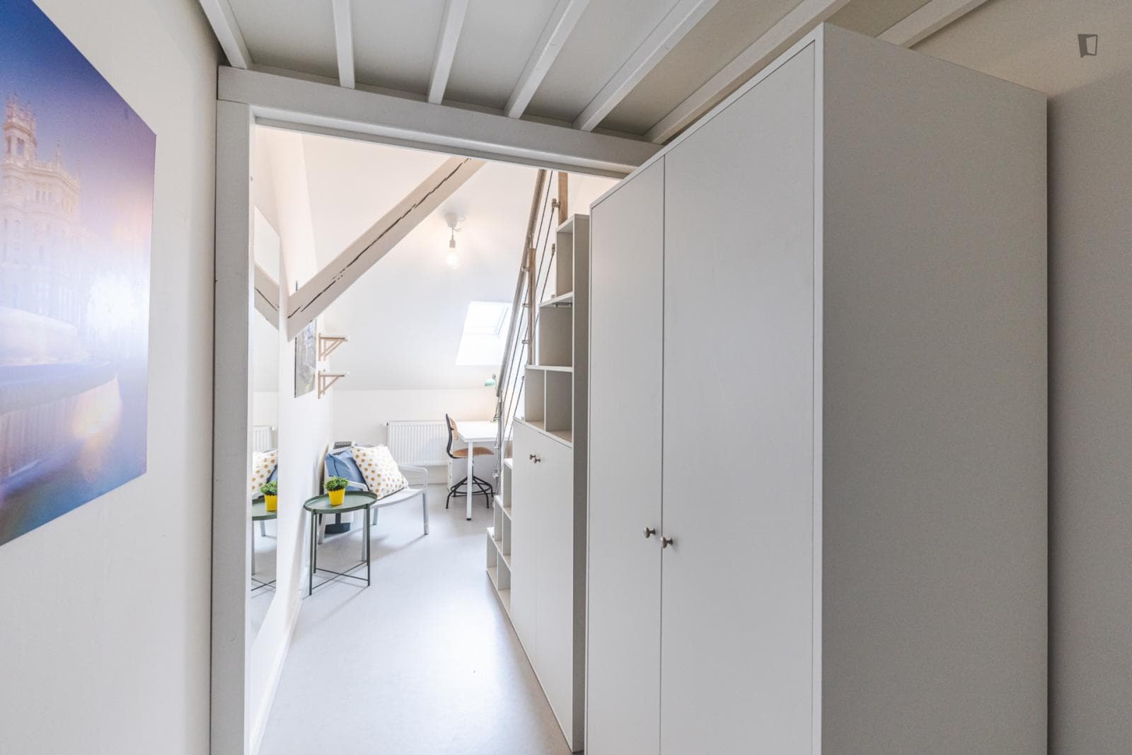 Attractive single bedroom super close to Smíchov Lock photo 1