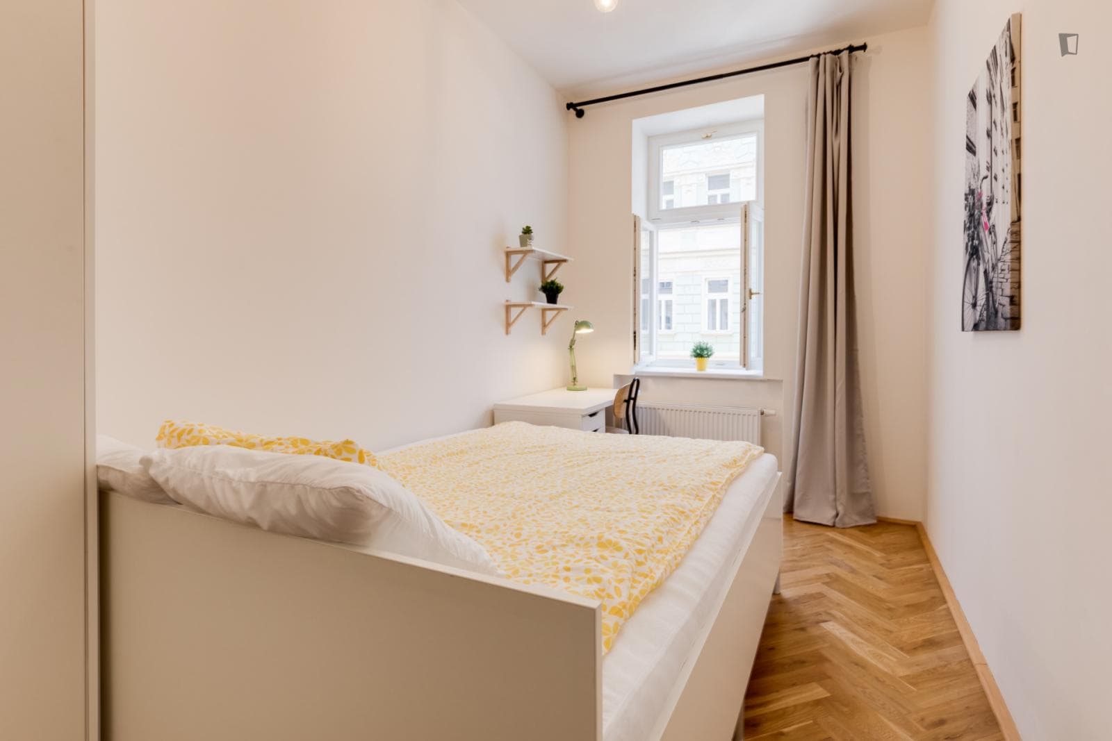 Alluring double bedroom near the Prague Main Station photo 1