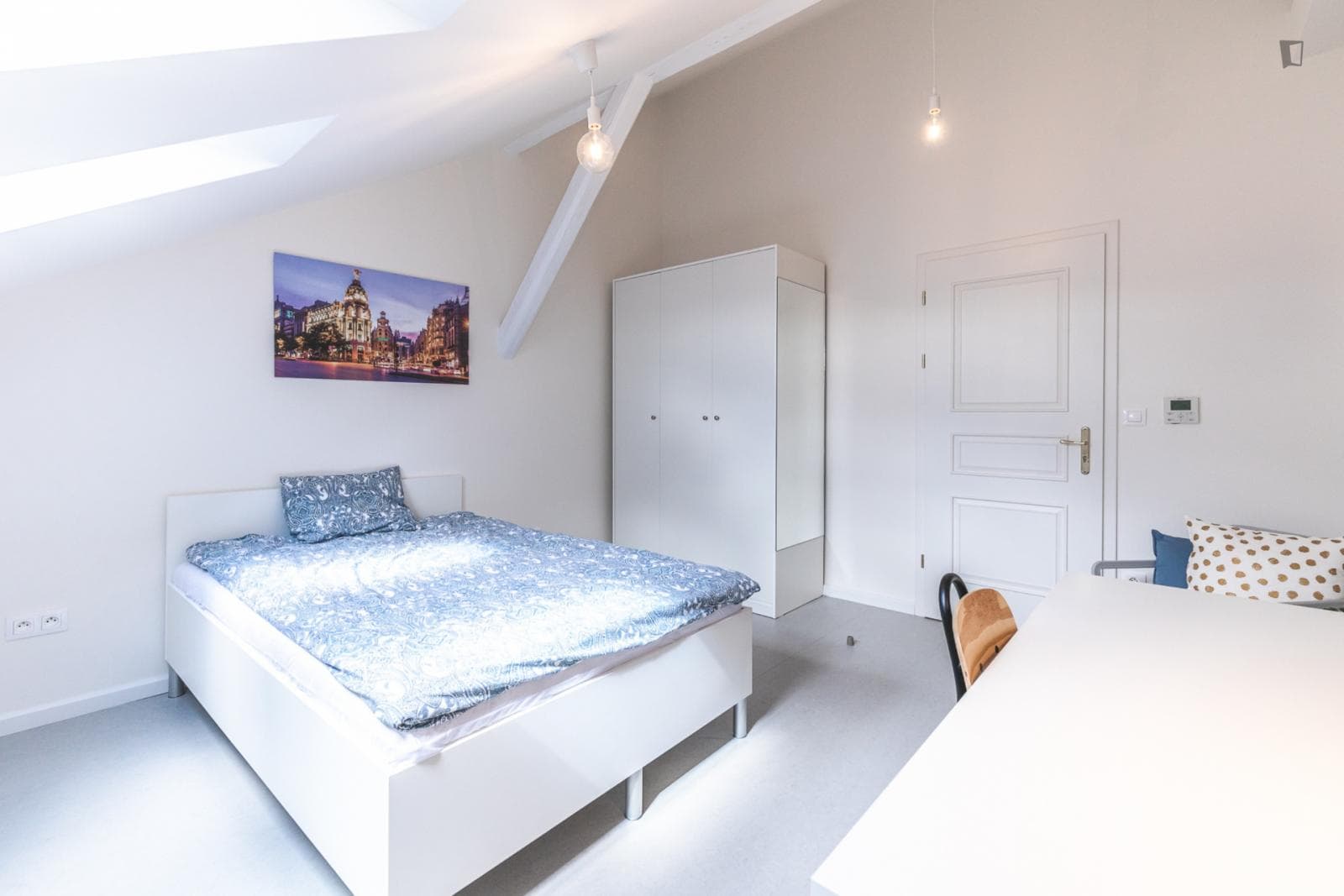 Nice single bedroom in proximity to Smíchov Lock photo 1