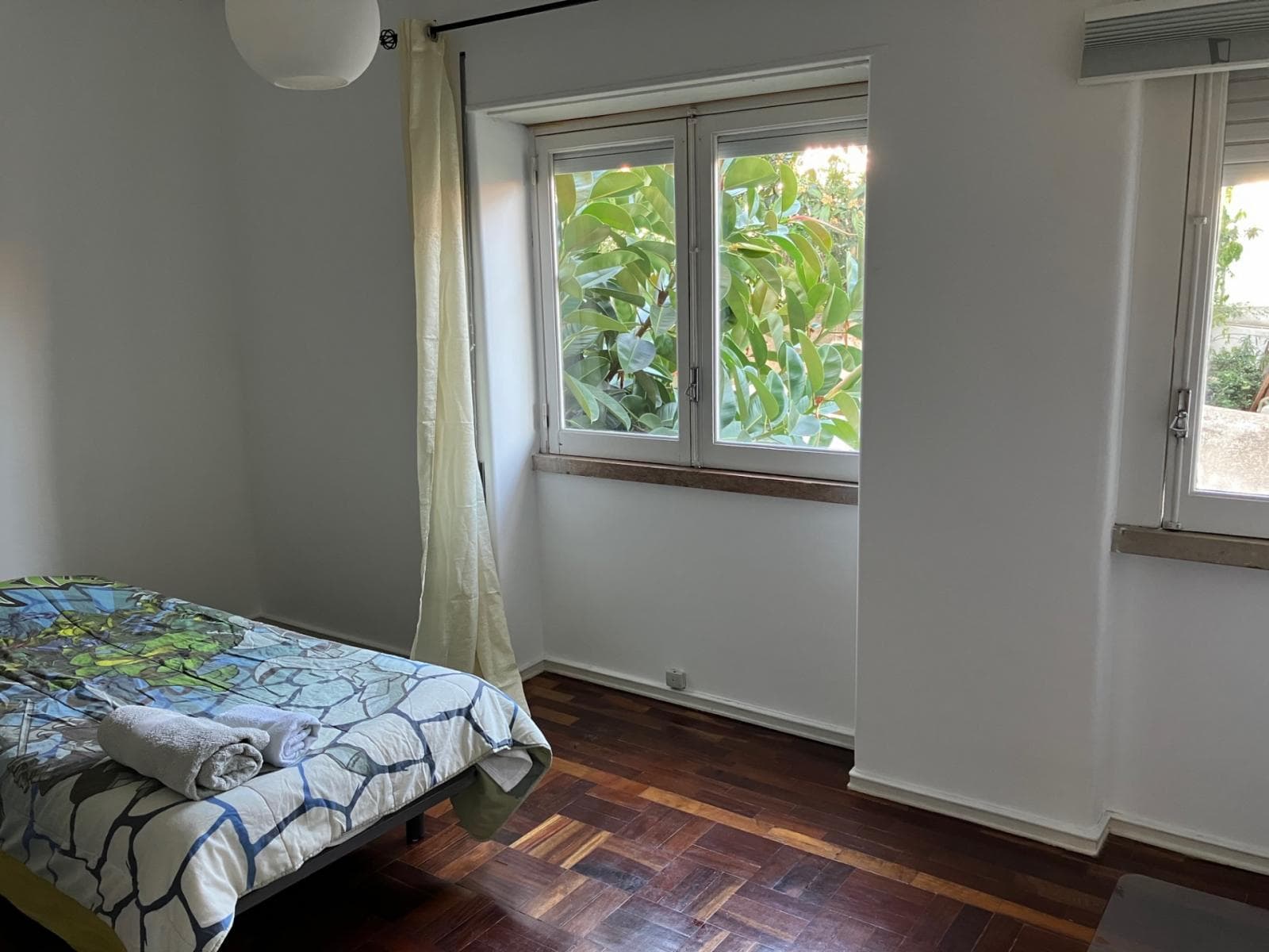 Luminous single room in Ajuda photo 1