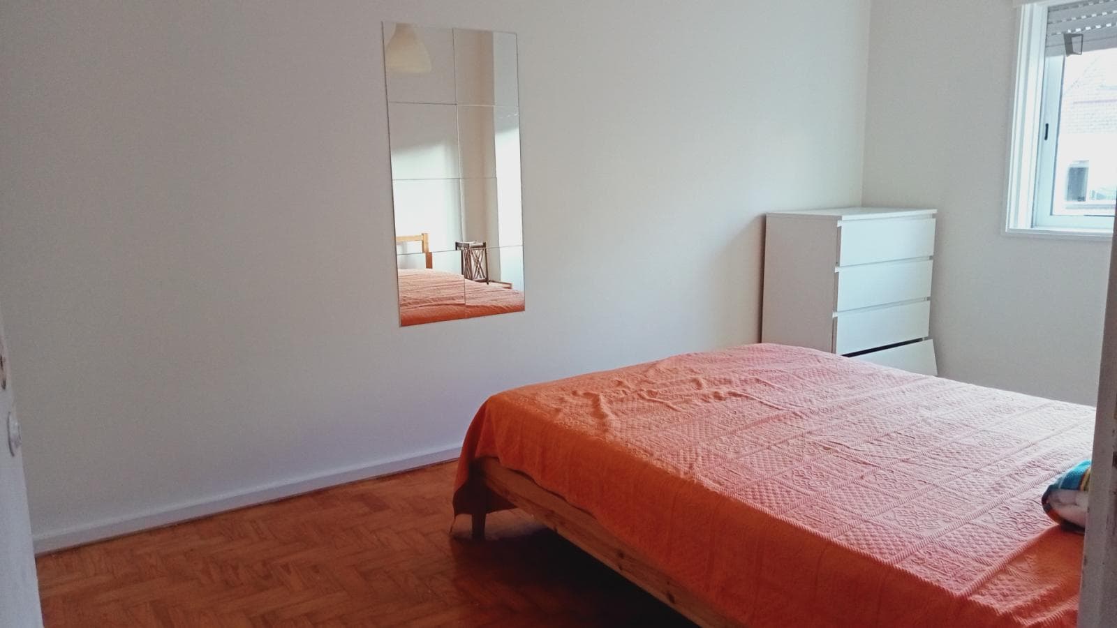 Nice double bedroom in a 3-bedroom flat photo 1