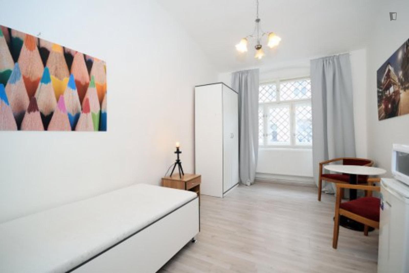 Inviting studio close to Prague University of Economics and Business photo 1