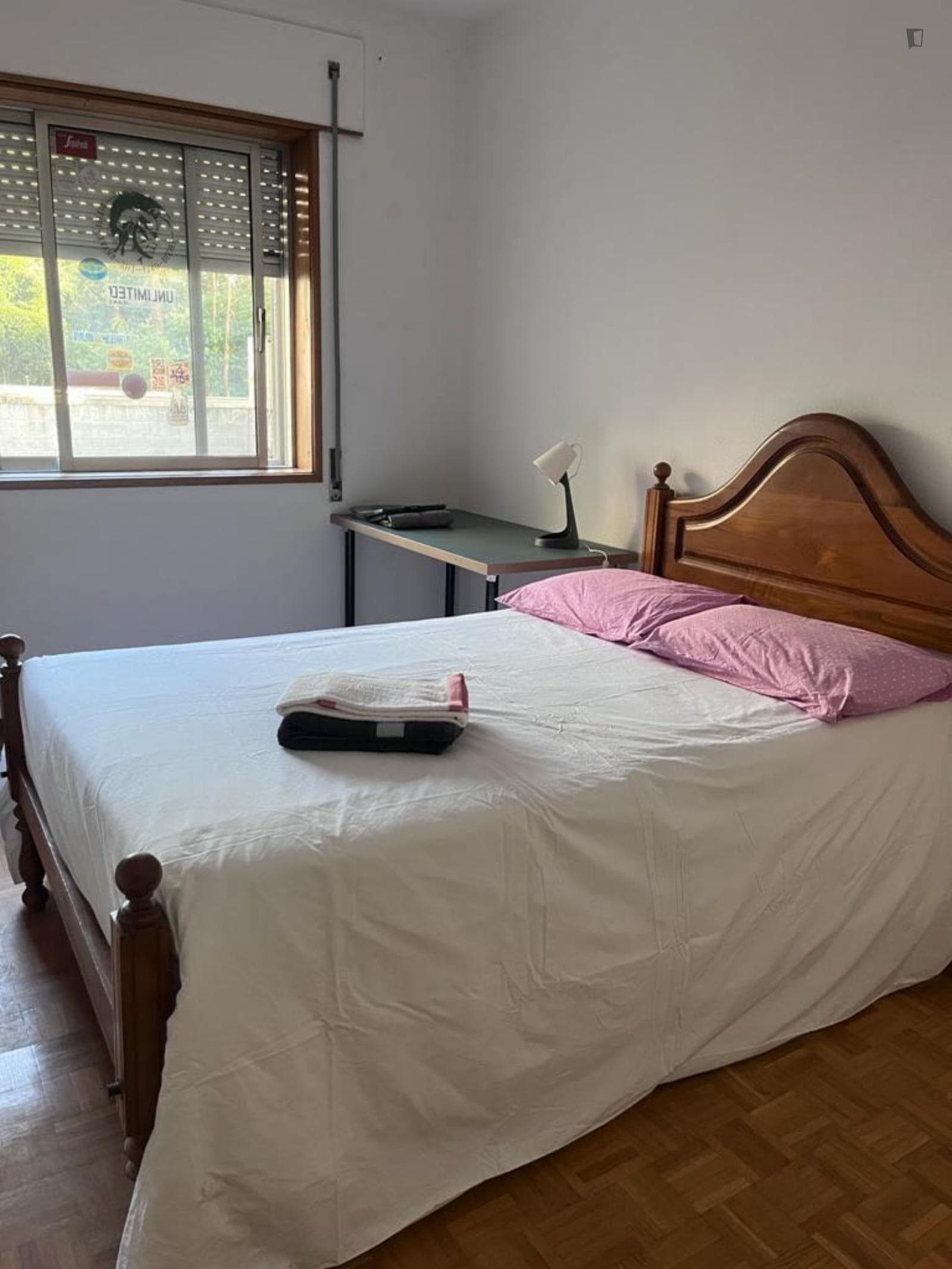 Sunny Double bed in 4 bedroom ap with giant terrace and tree views photo 1