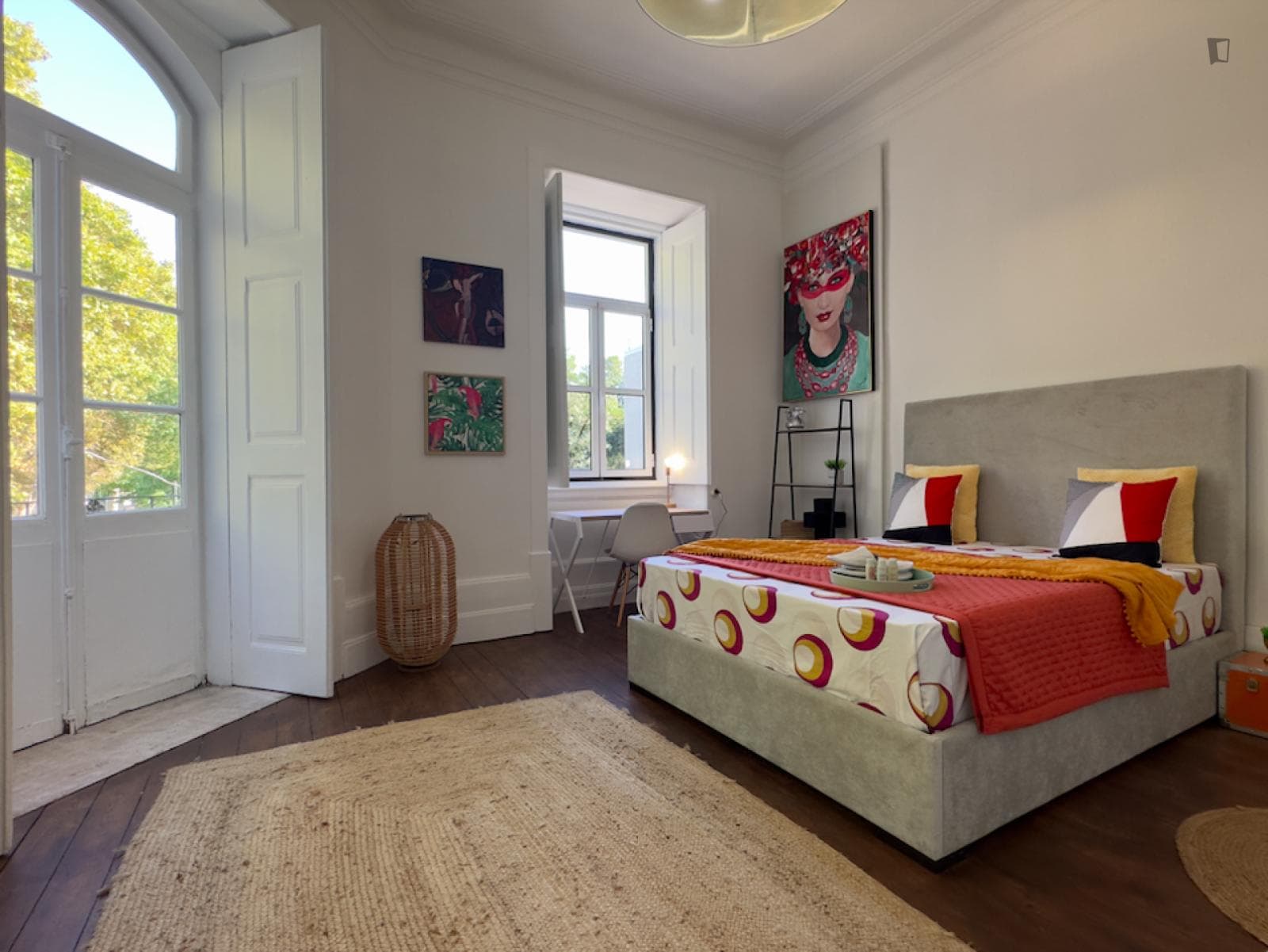 Bright double bedroom close to Universidade de Coimbra photo 1