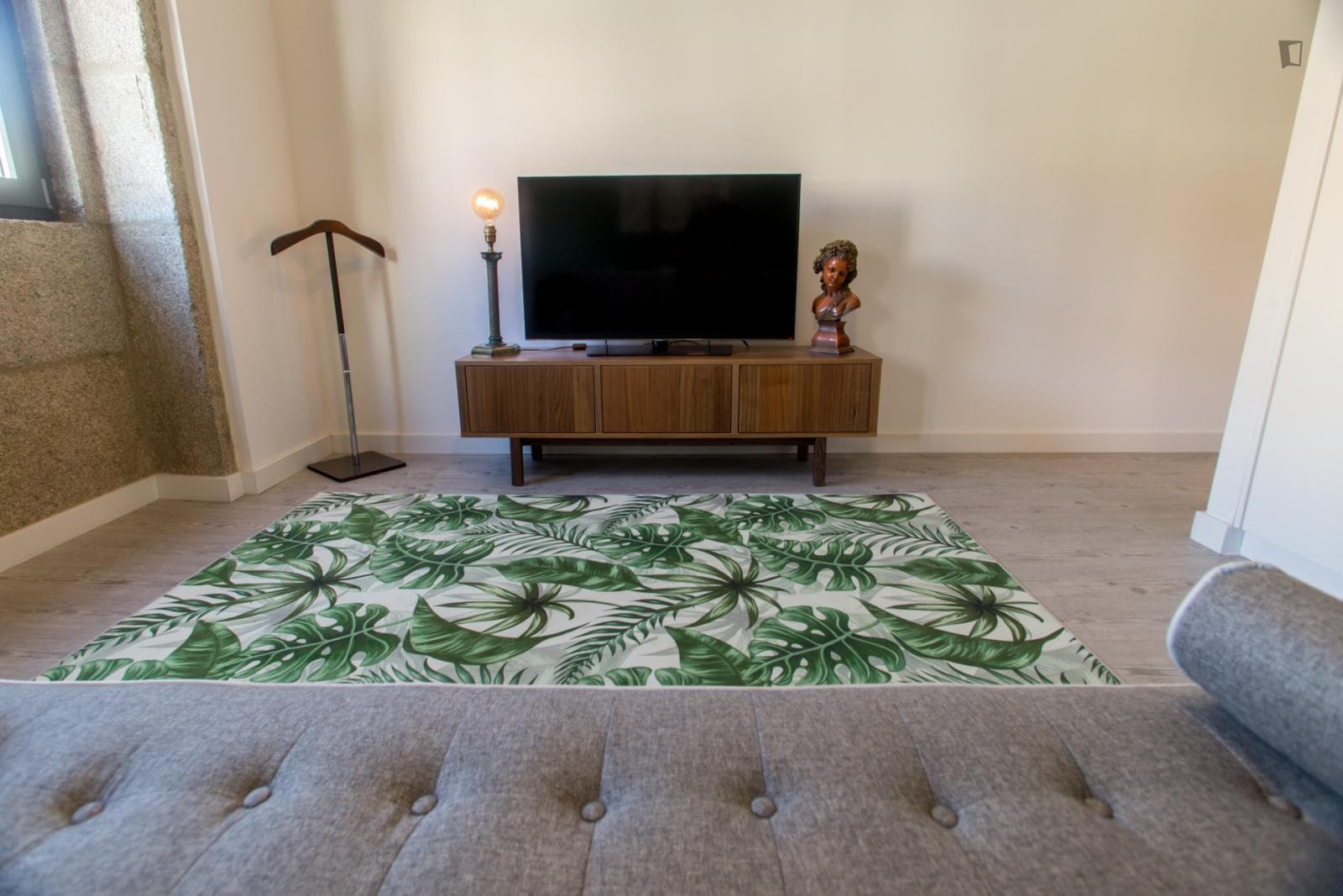 Sunny and trendy flat close to Trindade metro station photo 1