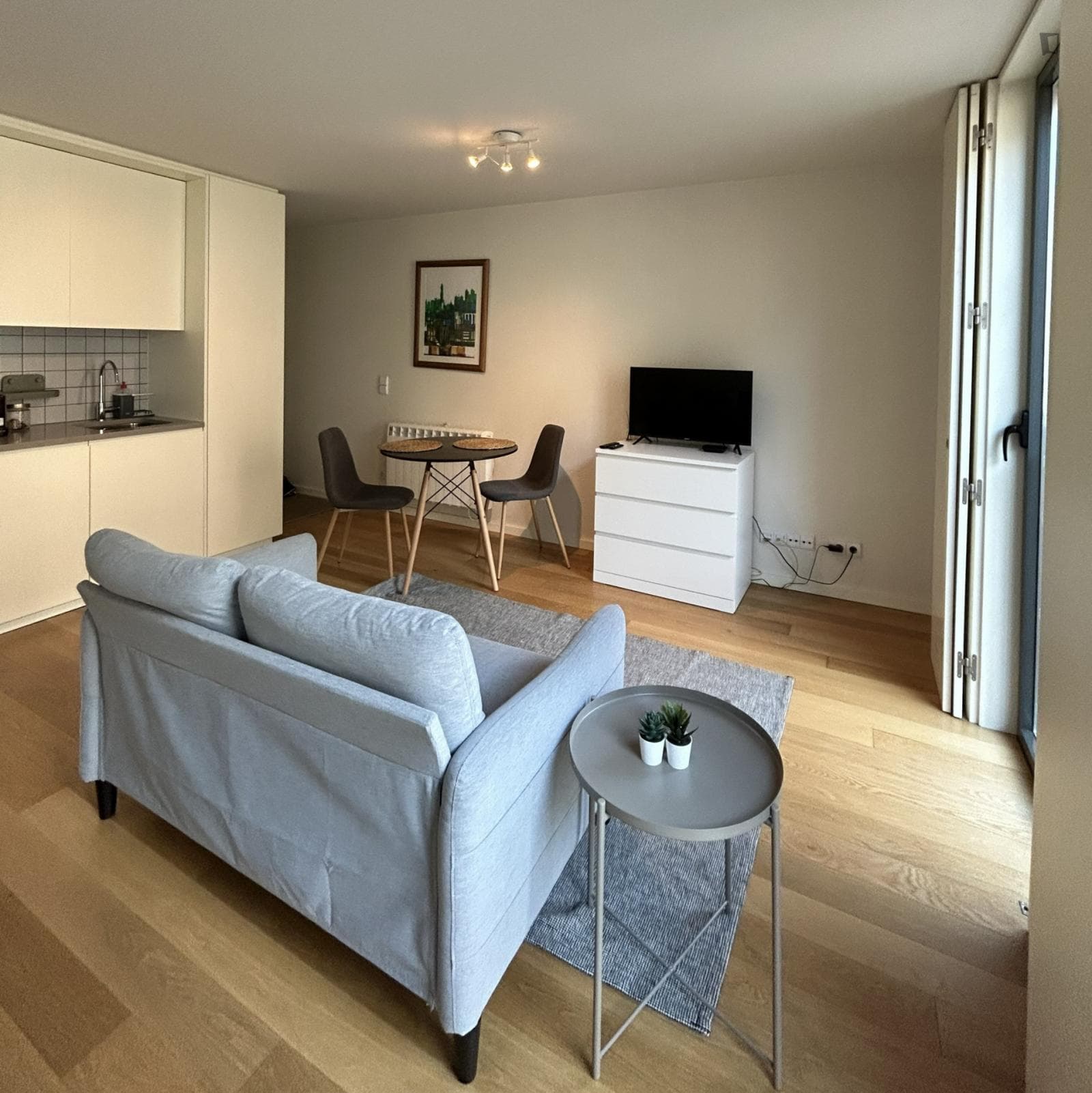 Comfy studio in a prime location photo 1