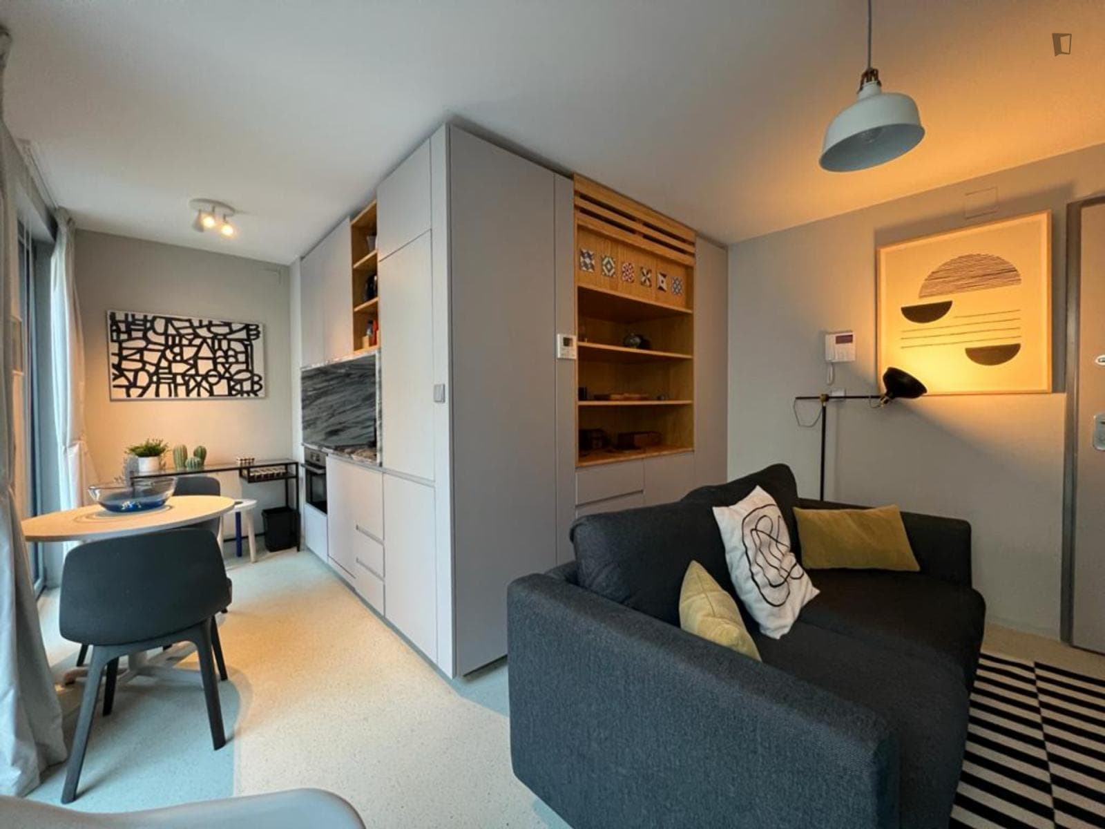 Stunning 1-bedroom flat very close to Avenida metro station photo 1