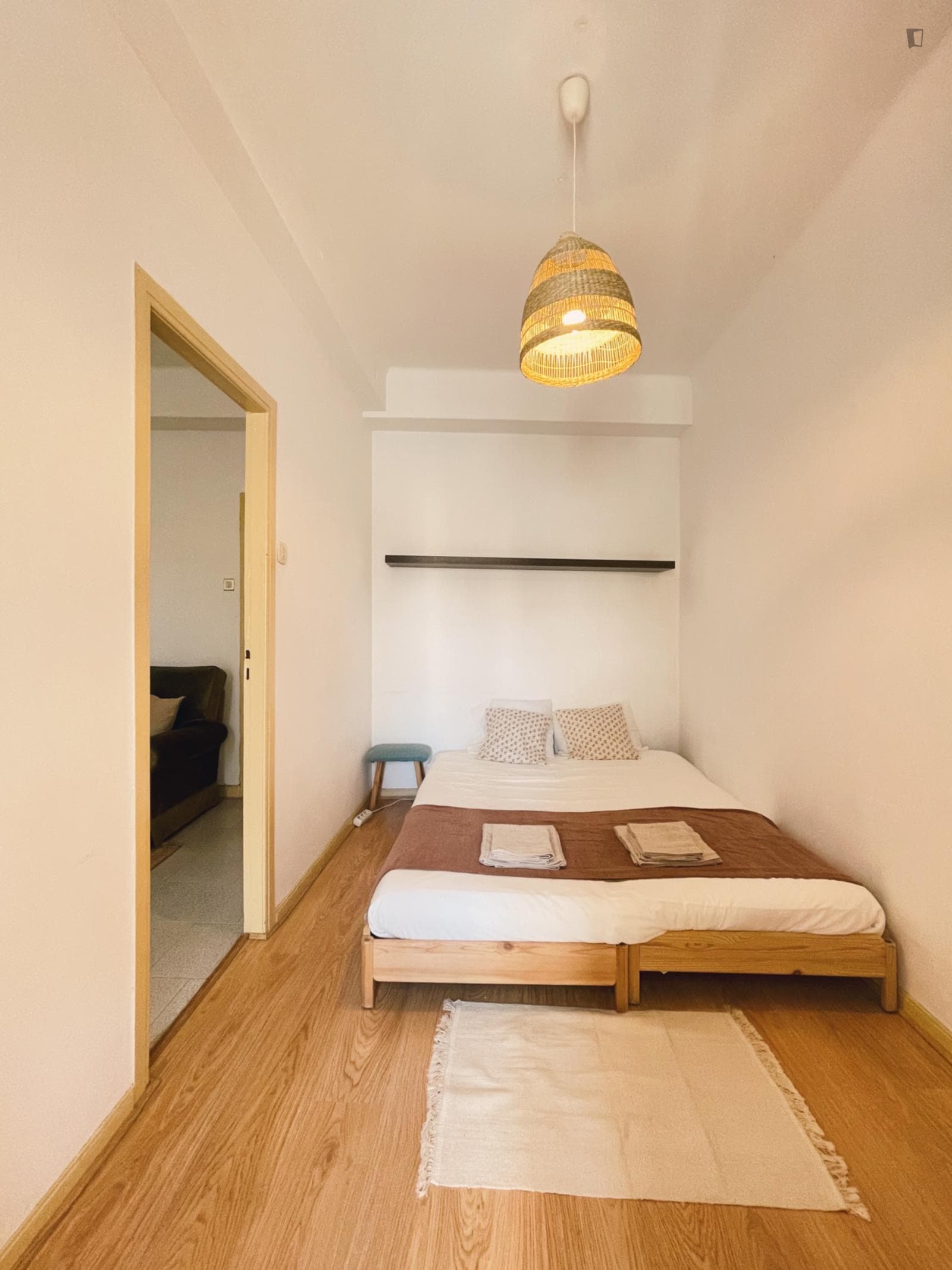 Simple bedroom at Trindade, city centre photo 1
