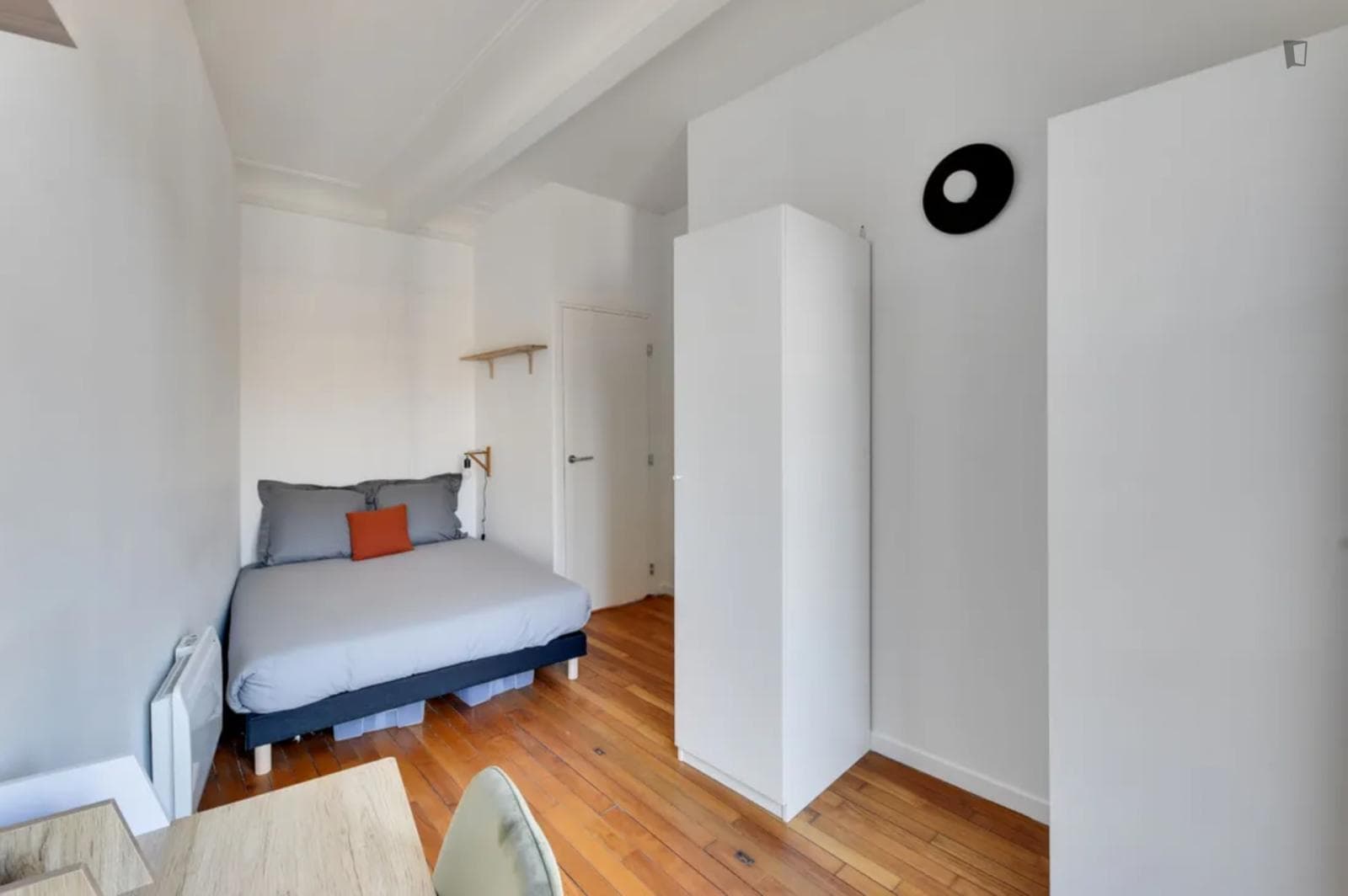 Alluring double bedroom in Grandes-Carrières photo 1
