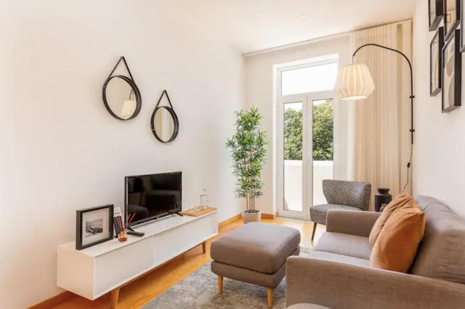 Delightful 1-bedroom apartment with balcony near Bolhão metro station photo 1