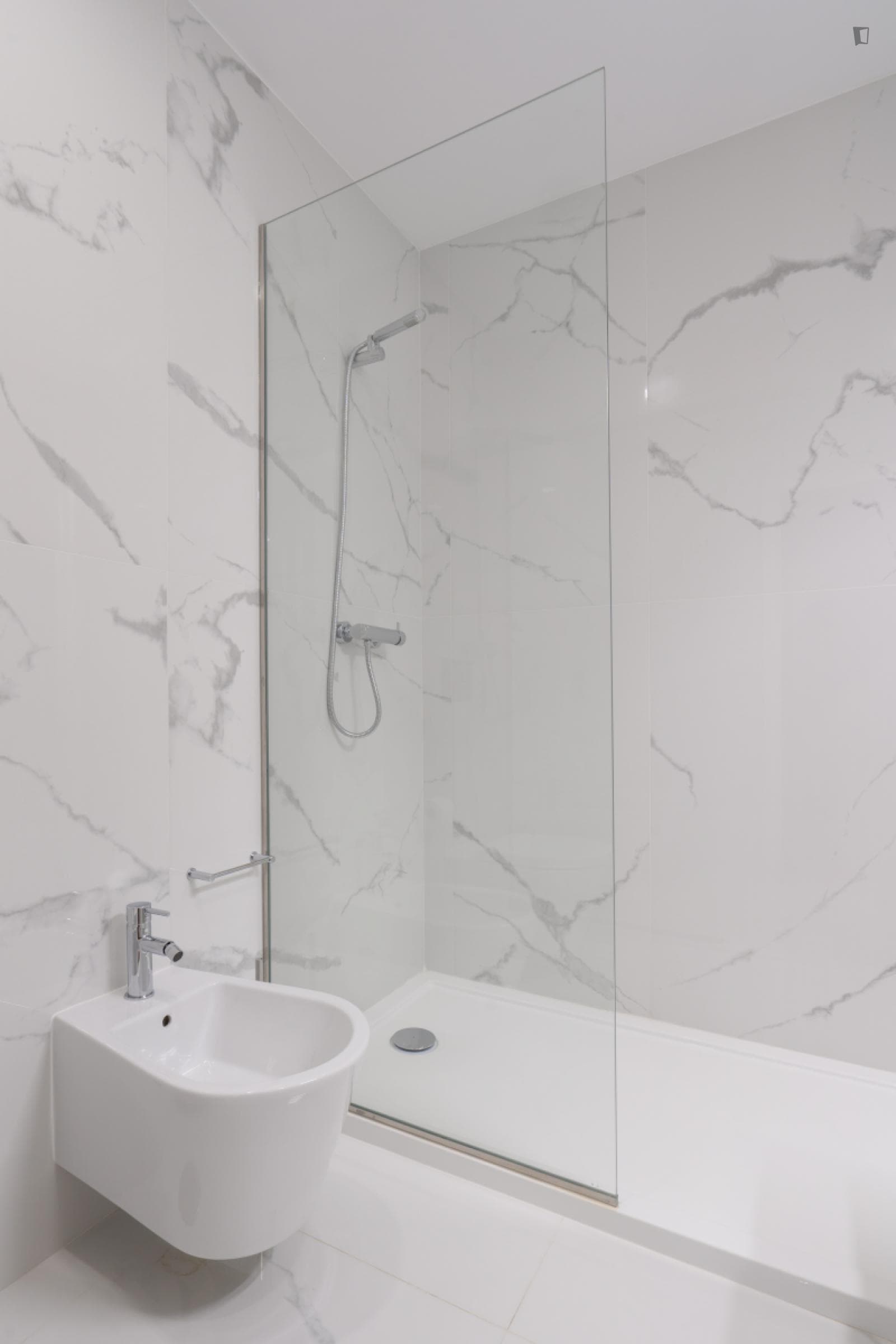 Graceful 1-bedroom apartment steps from Faria Guimarães metro station photo 1