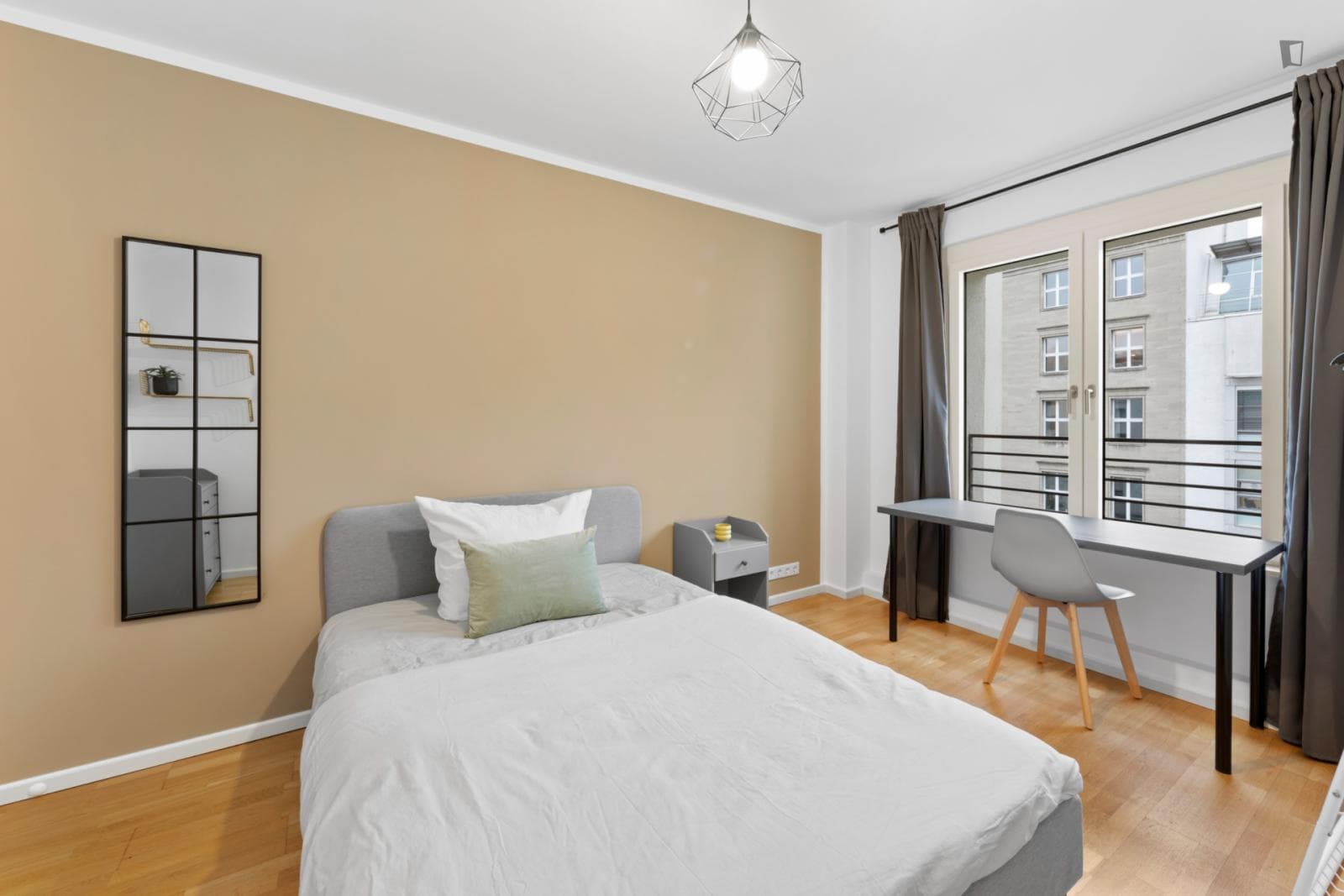 Bright new bedroom in Berlin Mitte photo 1