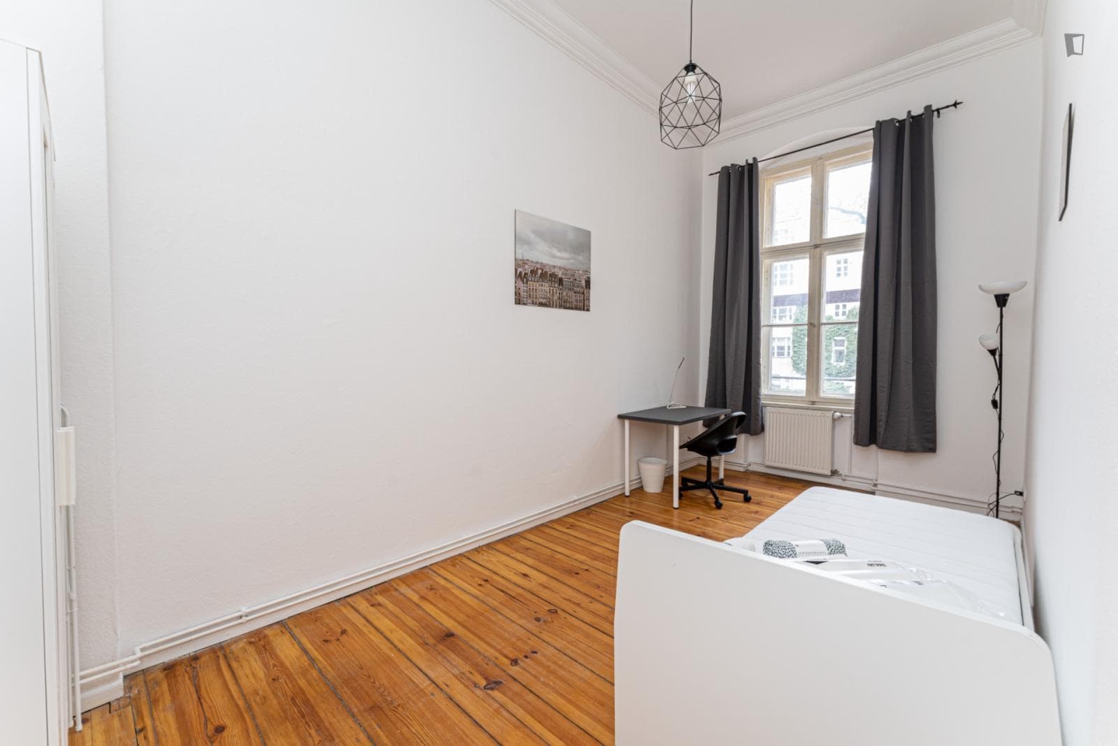 Large single bedroom in Charlottenburg photo 1