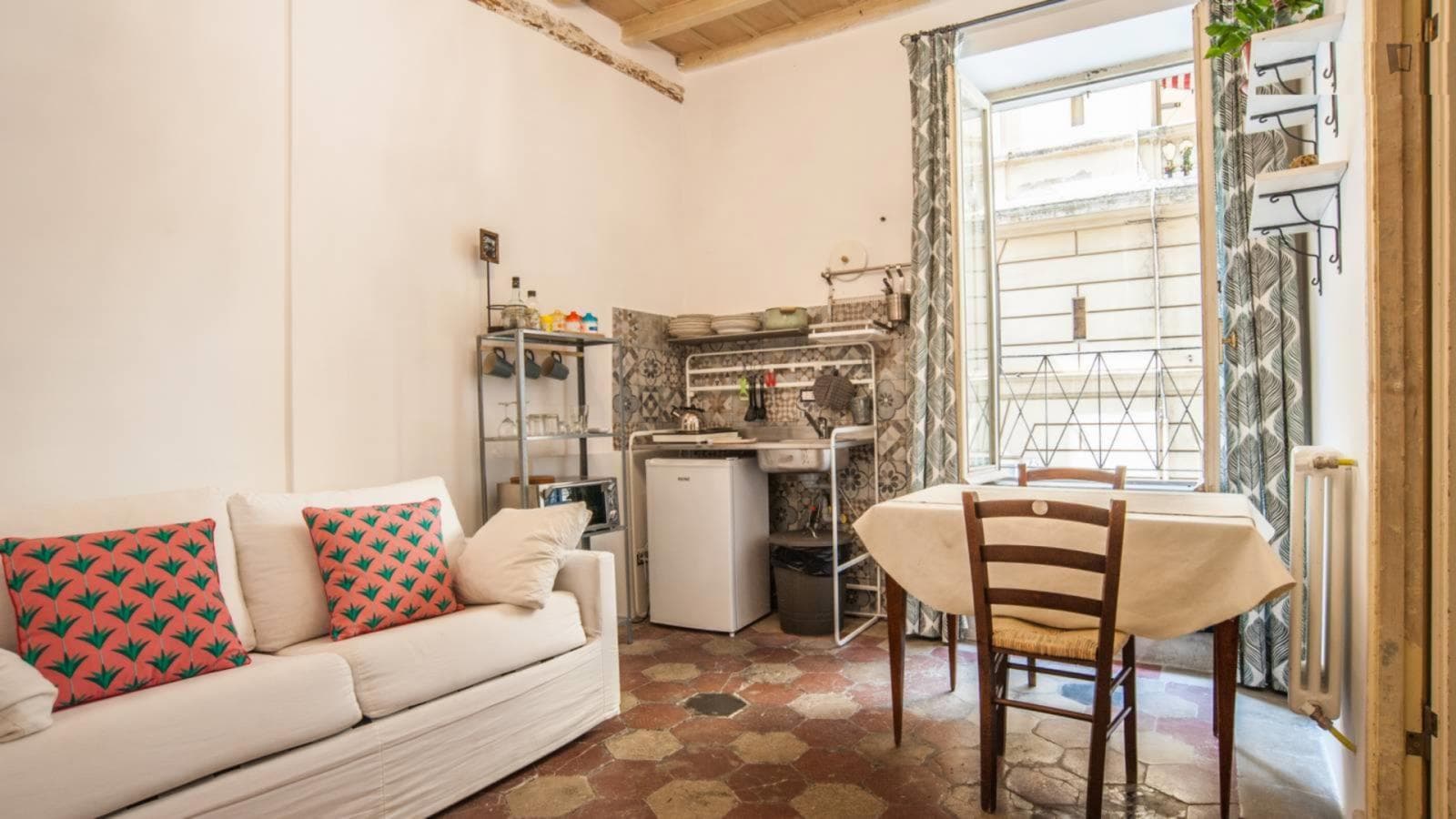 Graceful 1-bedroom apartment in Rome's historic centre photo 1
