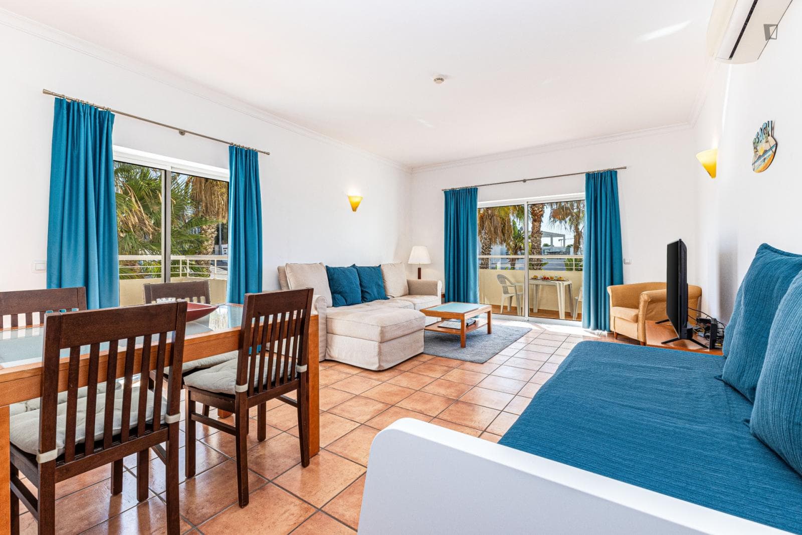 Sunny 1-bedroom apartment, with a terrace, in Porto de Mós photo 1
