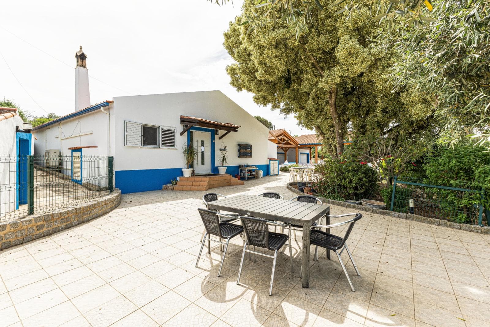 3-bedroom house, with outdoor area photo 1