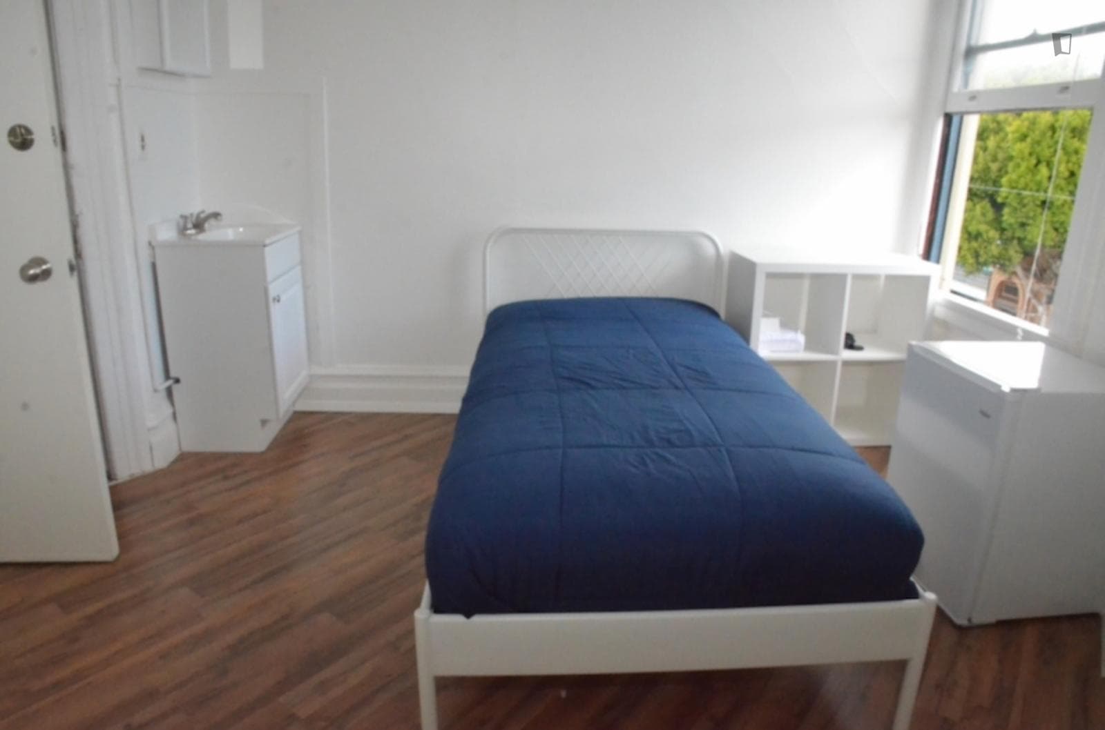 Bright single bedroom not far from Golden Gate University  photo 1