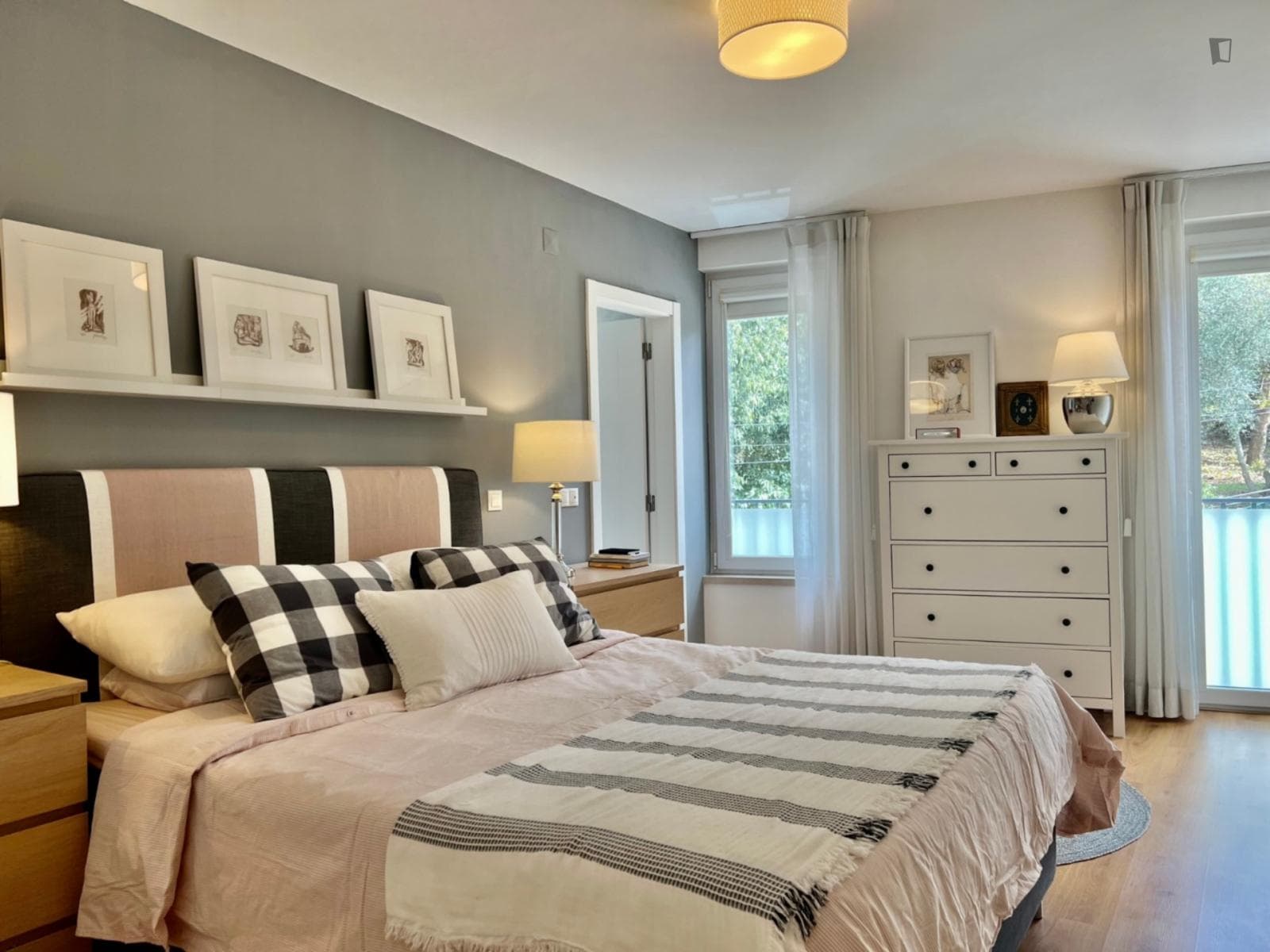 Charming and bright 1-bedroom flat photo 1