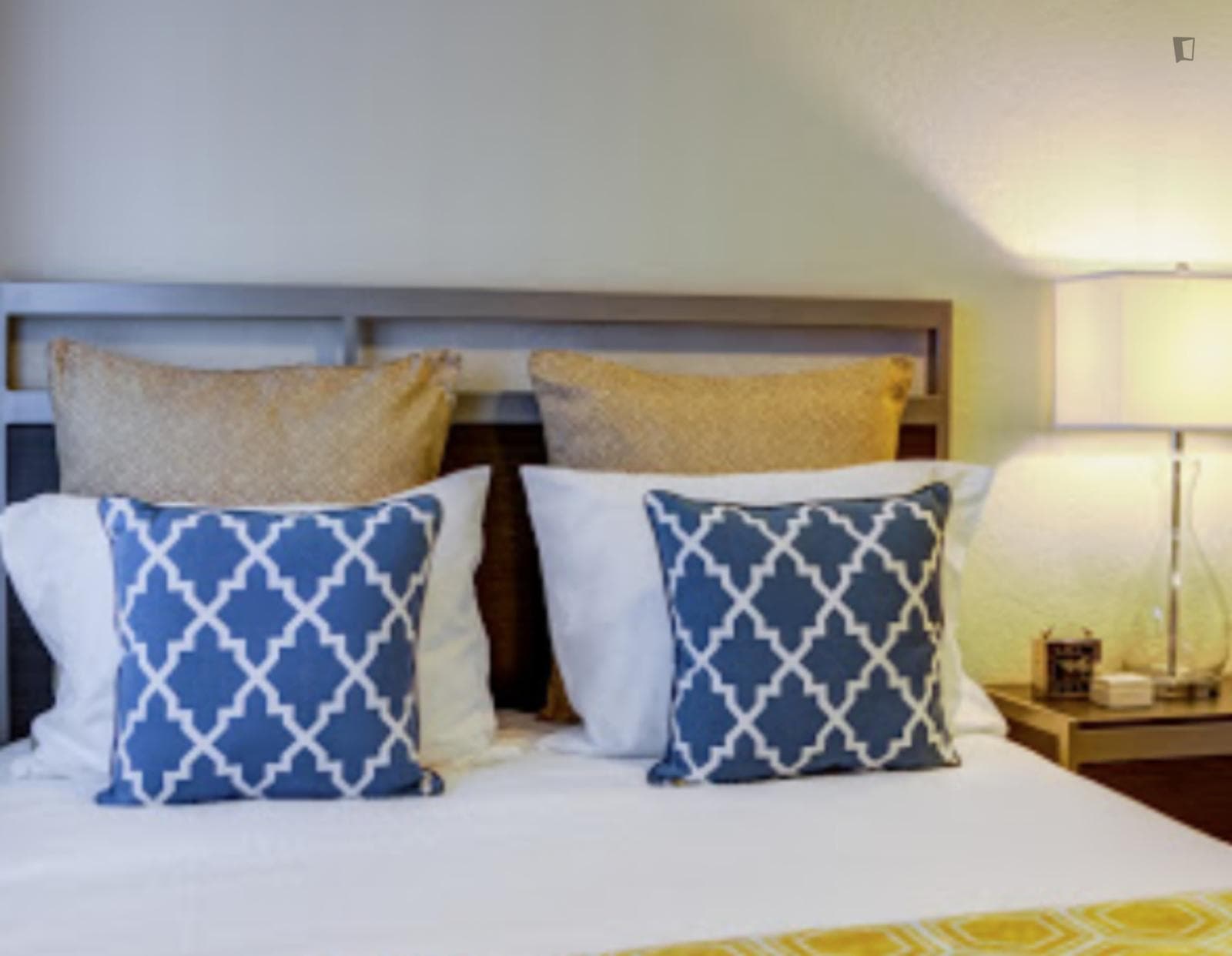 Lovely double bedroom near Parrington Lawn photo 1