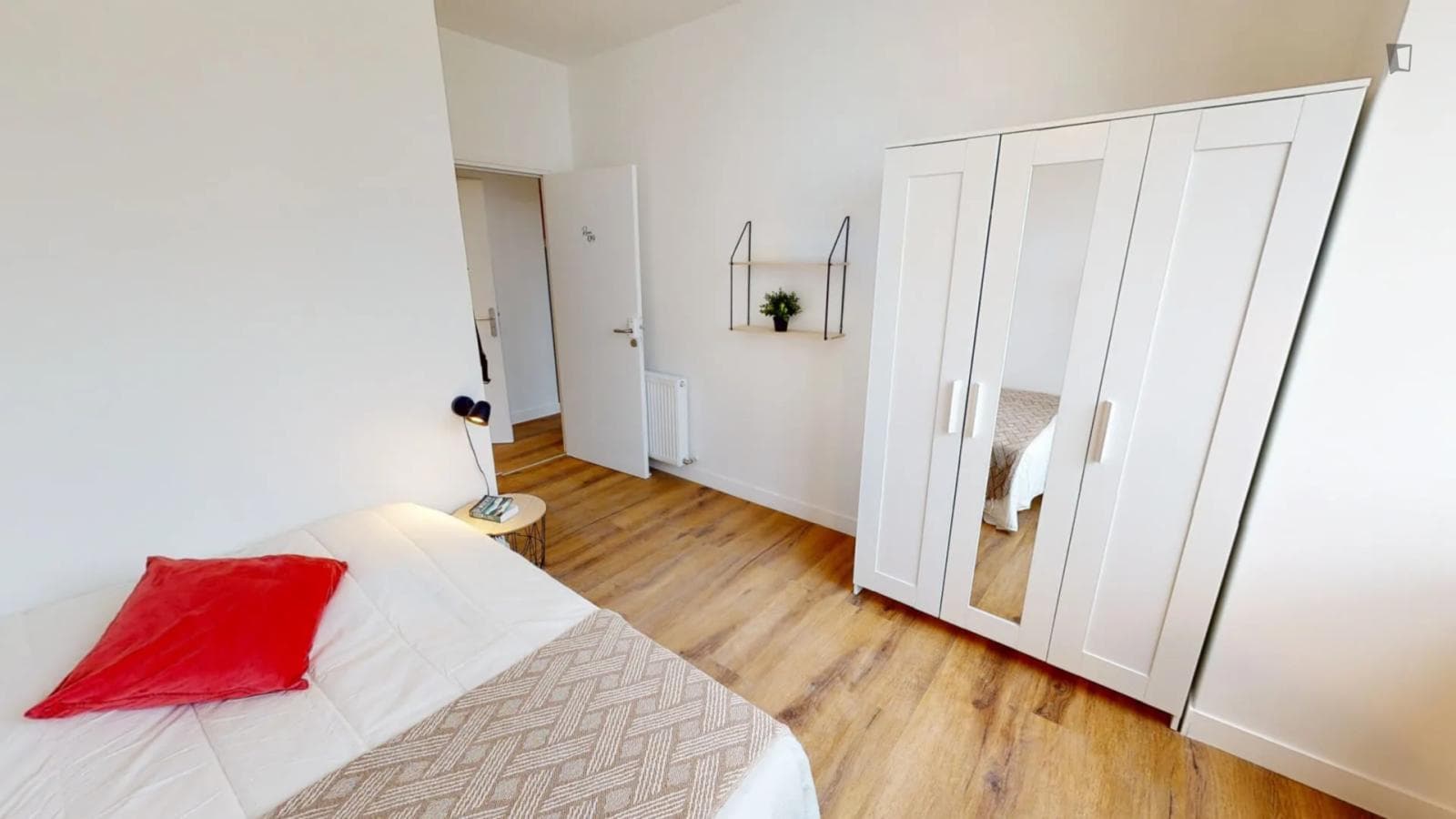 Nice double bedroom super close to Bois Colombes Station photo 1