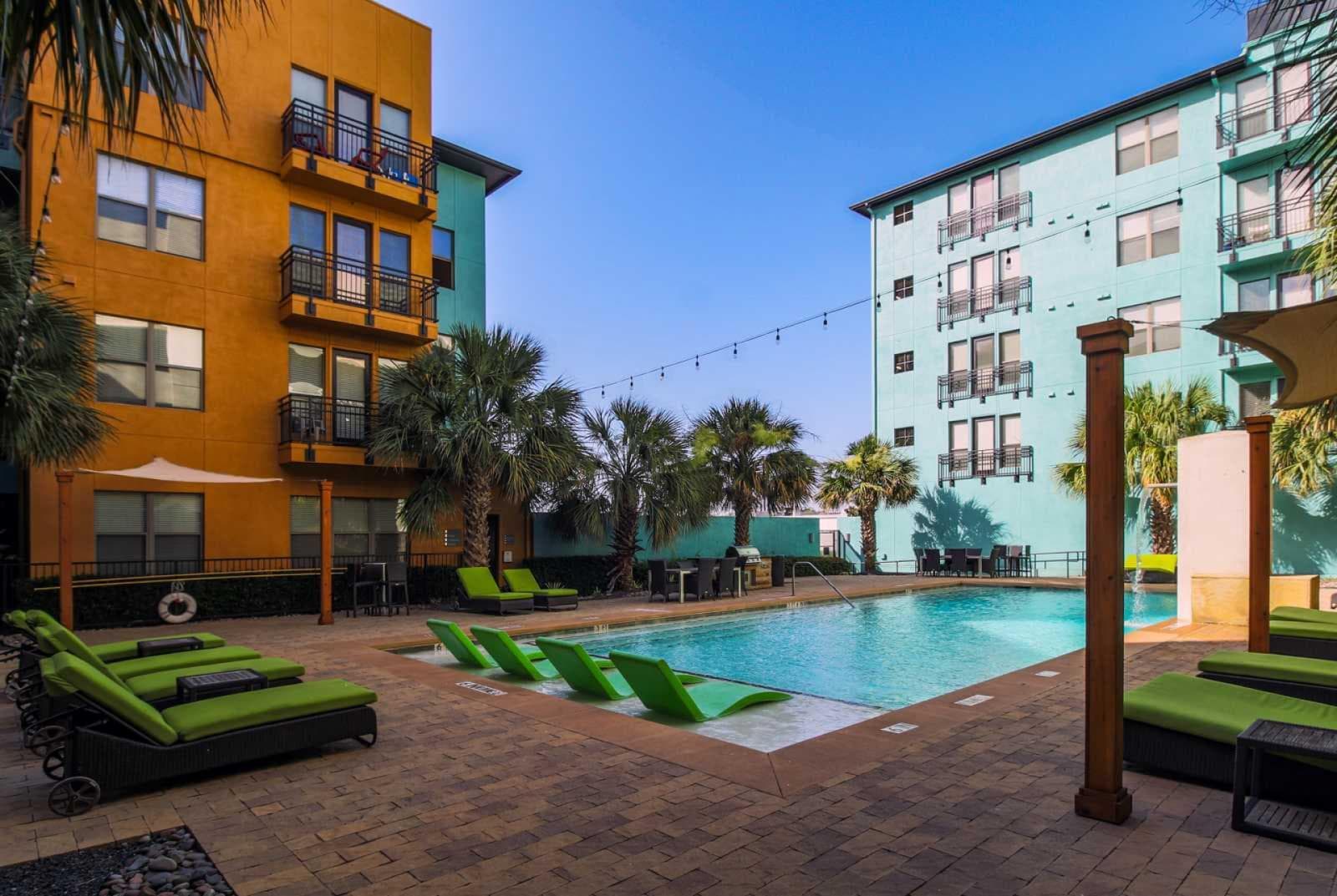 Cool 1-bedroom apartment a short drive from Southern Methodist University  photo 1