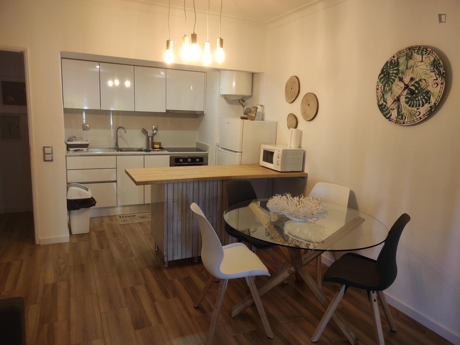 Welcoming 1-bedroom flat photo 1