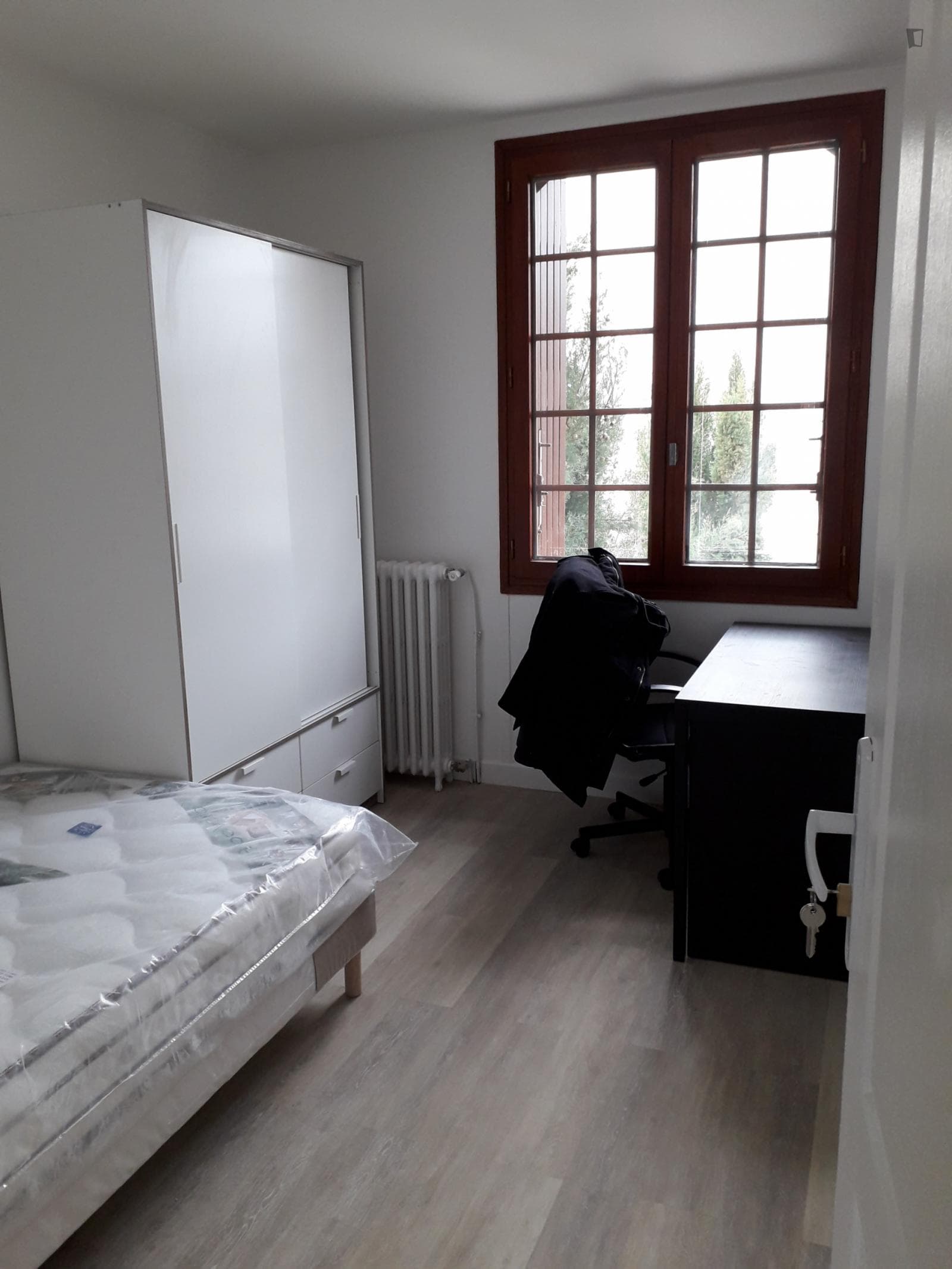 Pleasant single bedroom near the St-Denis Universite metro photo 1