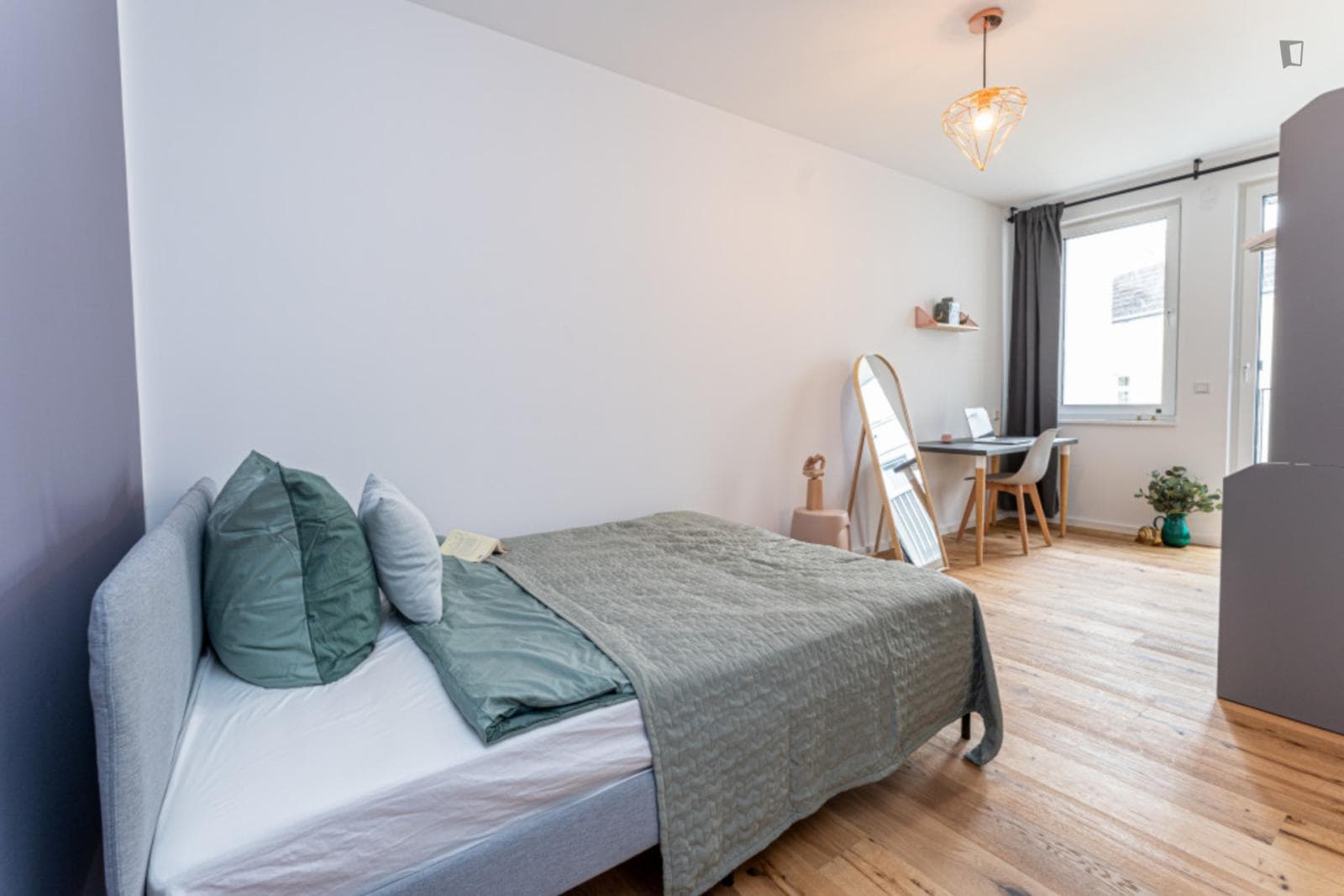 Lovely double bedroom with balcony in Schmargendorf neighbourhood   photo 1