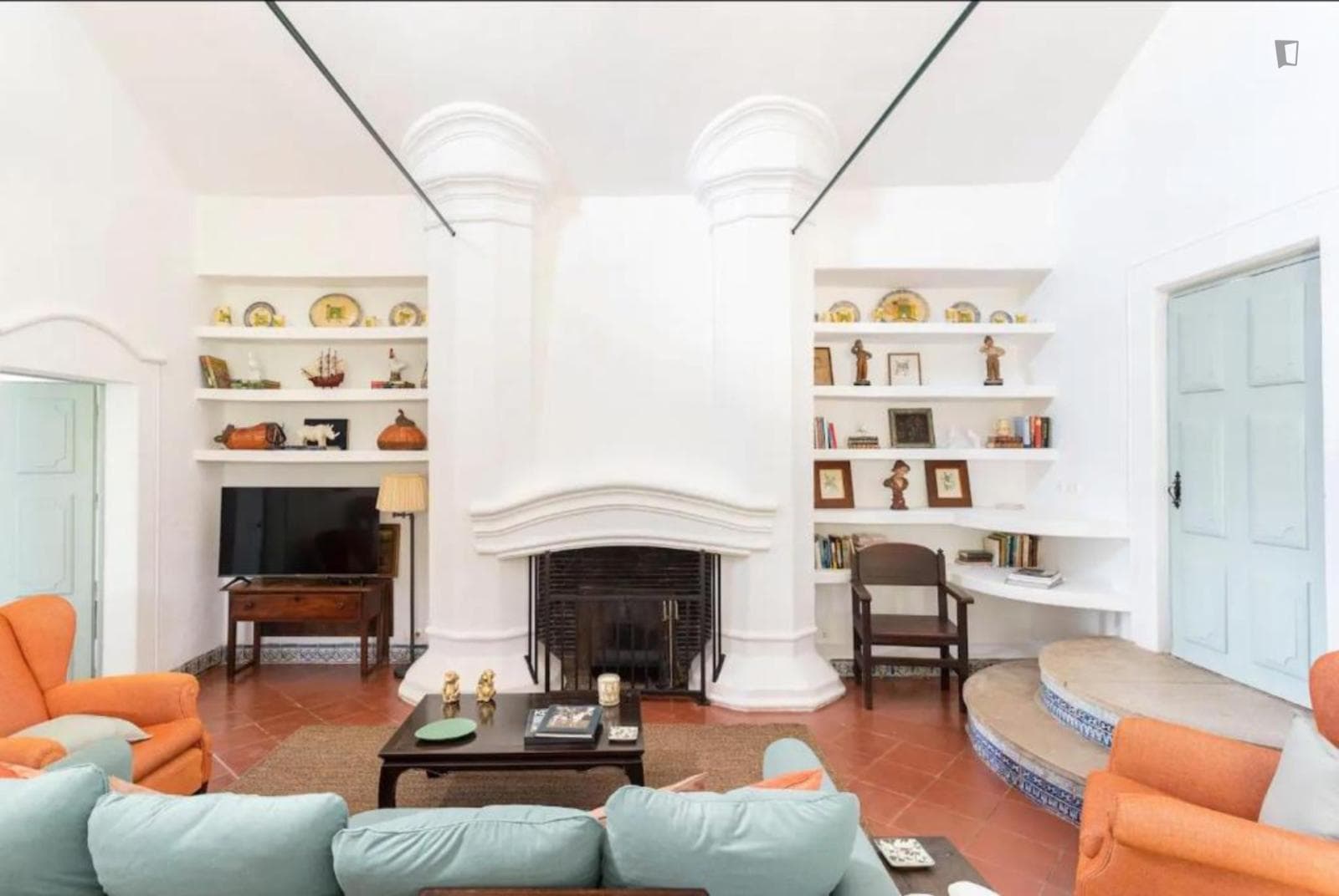 Charming and classic 5 bedroom-house photo 1