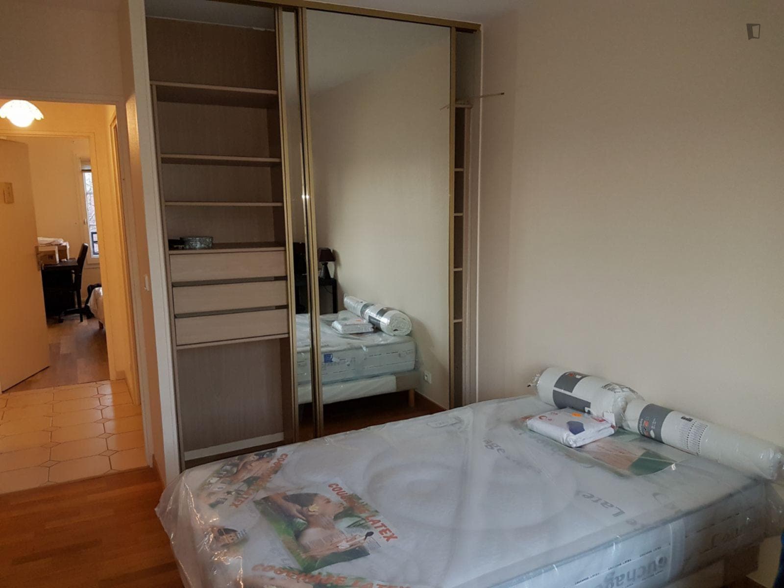 Comfy single bedroom in Cergy photo 1
