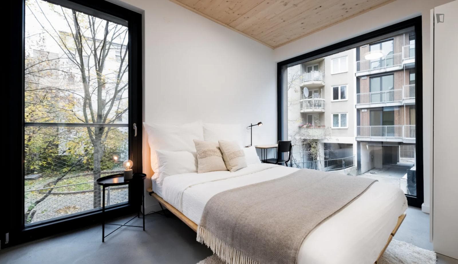 Bright double bedroom in well-linked Reuterkiez photo 1