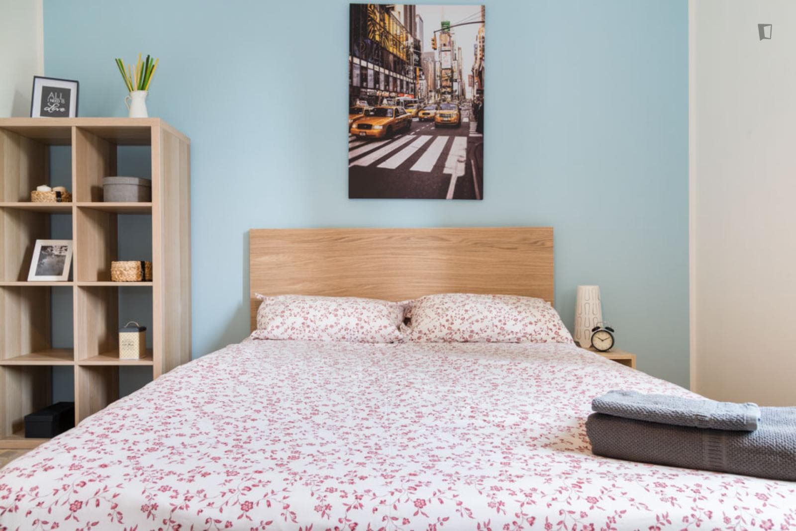 Cozy double bedroom in a 3-bedroom apartment near Bande Nere metro station  photo 1