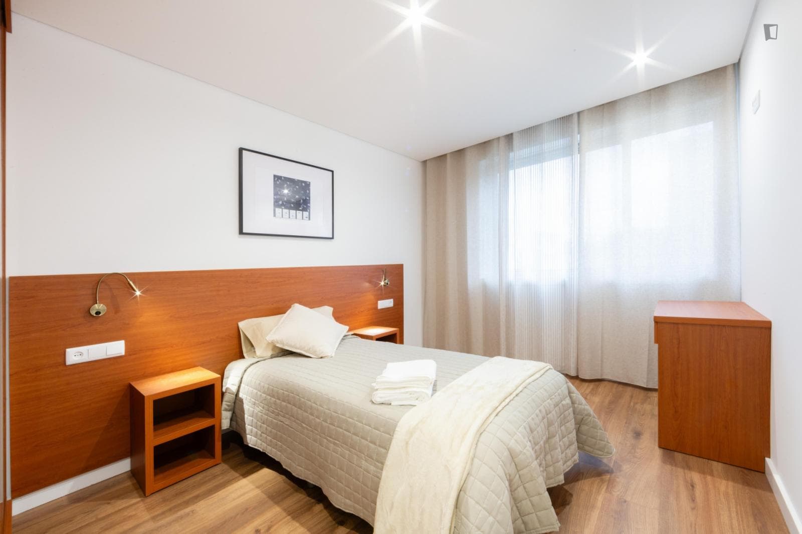 Elegant single bedroom close to Parque Maia Station photo 1