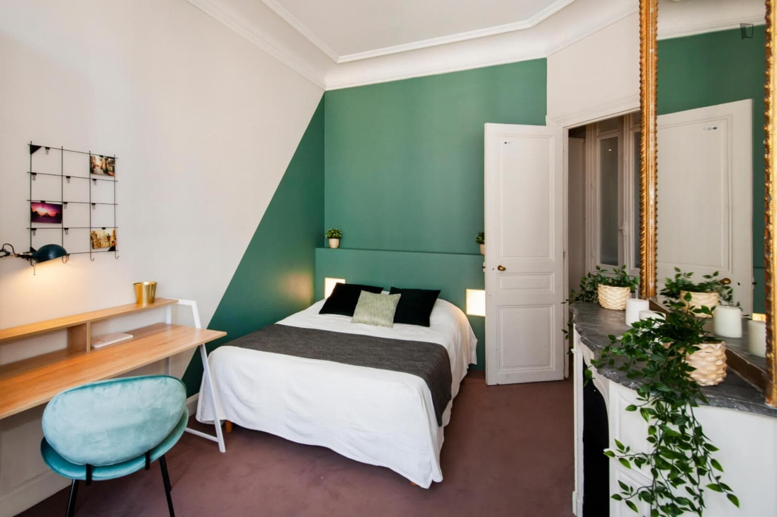 Snug double bedroom close to Pont Cardinet metro station photo 1