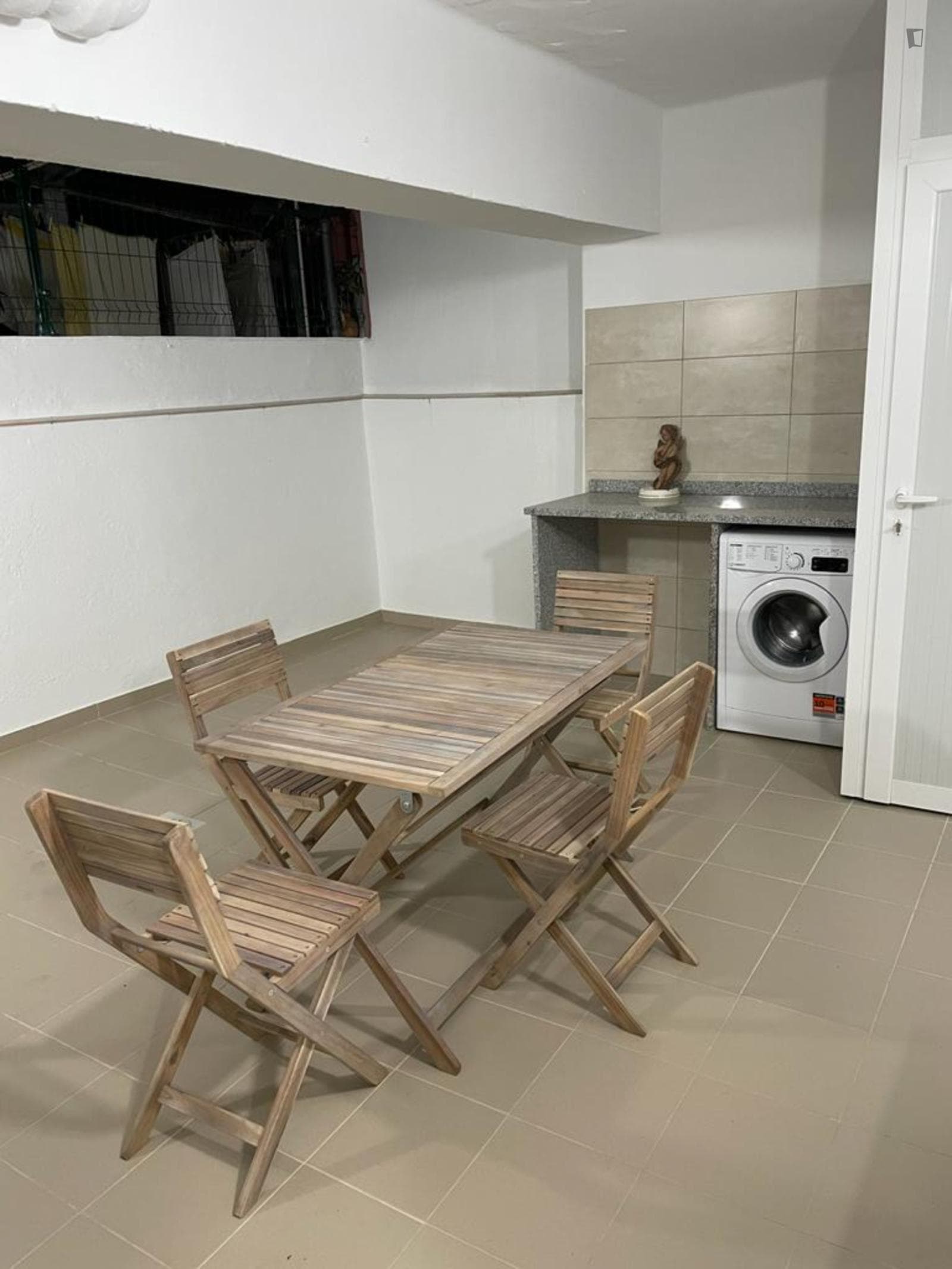 Pleasant single bedroom not too far from Moscavide metro station photo 1