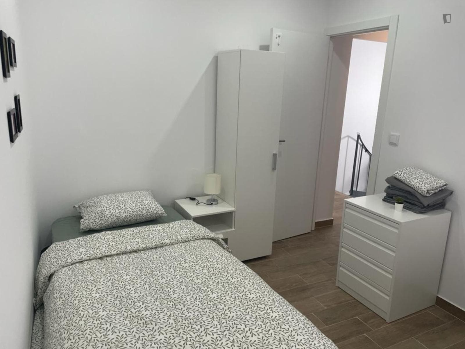 Cool single bedroom close to Moscavide train station photo 1