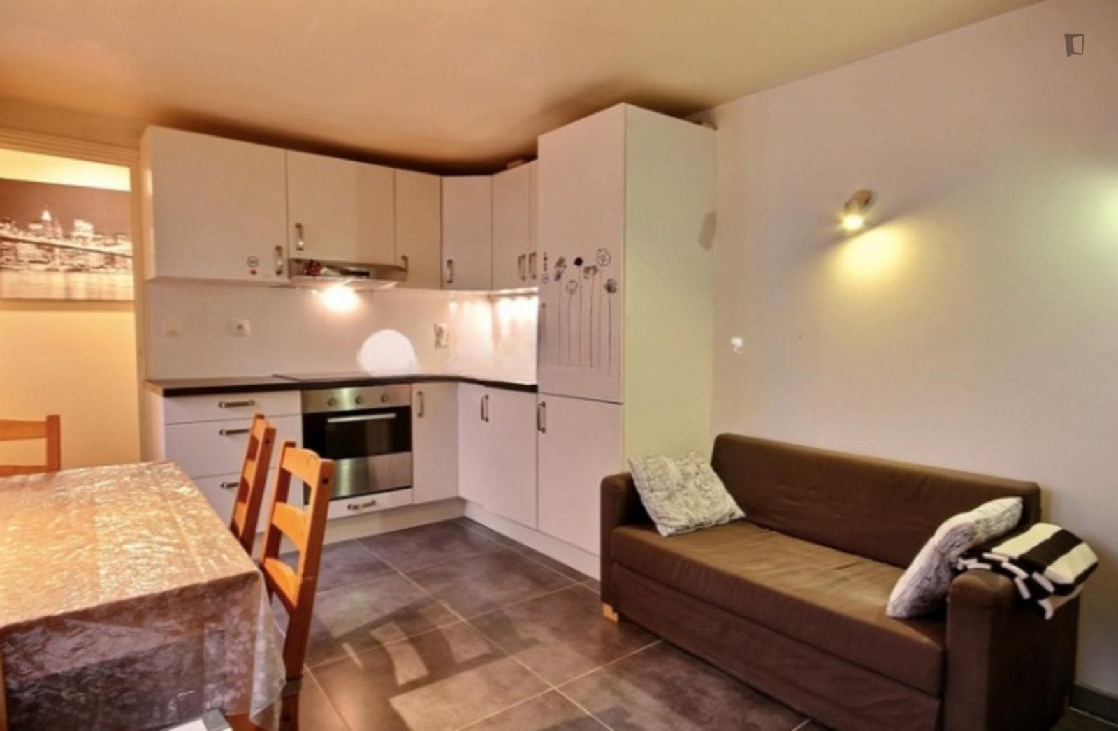 Appealing 1-bedroom apartment near Temple metro station photo 1