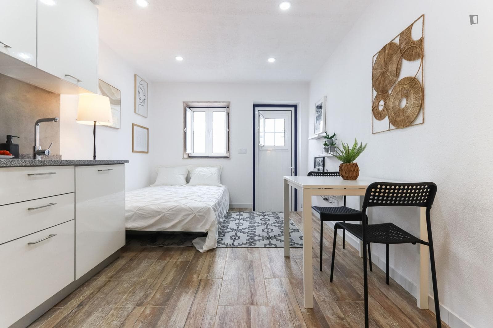 Bright studio close to Jardim do Largo da Ajuda photo 1
