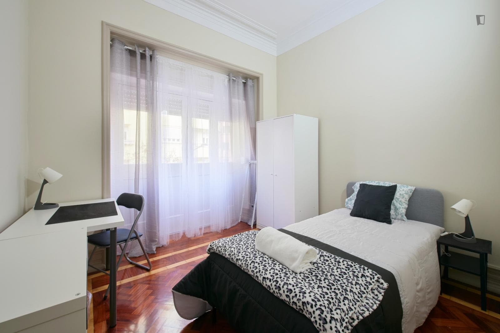Snug single bedroom with balcony in proximity to the Atrium Saldanha photo 1