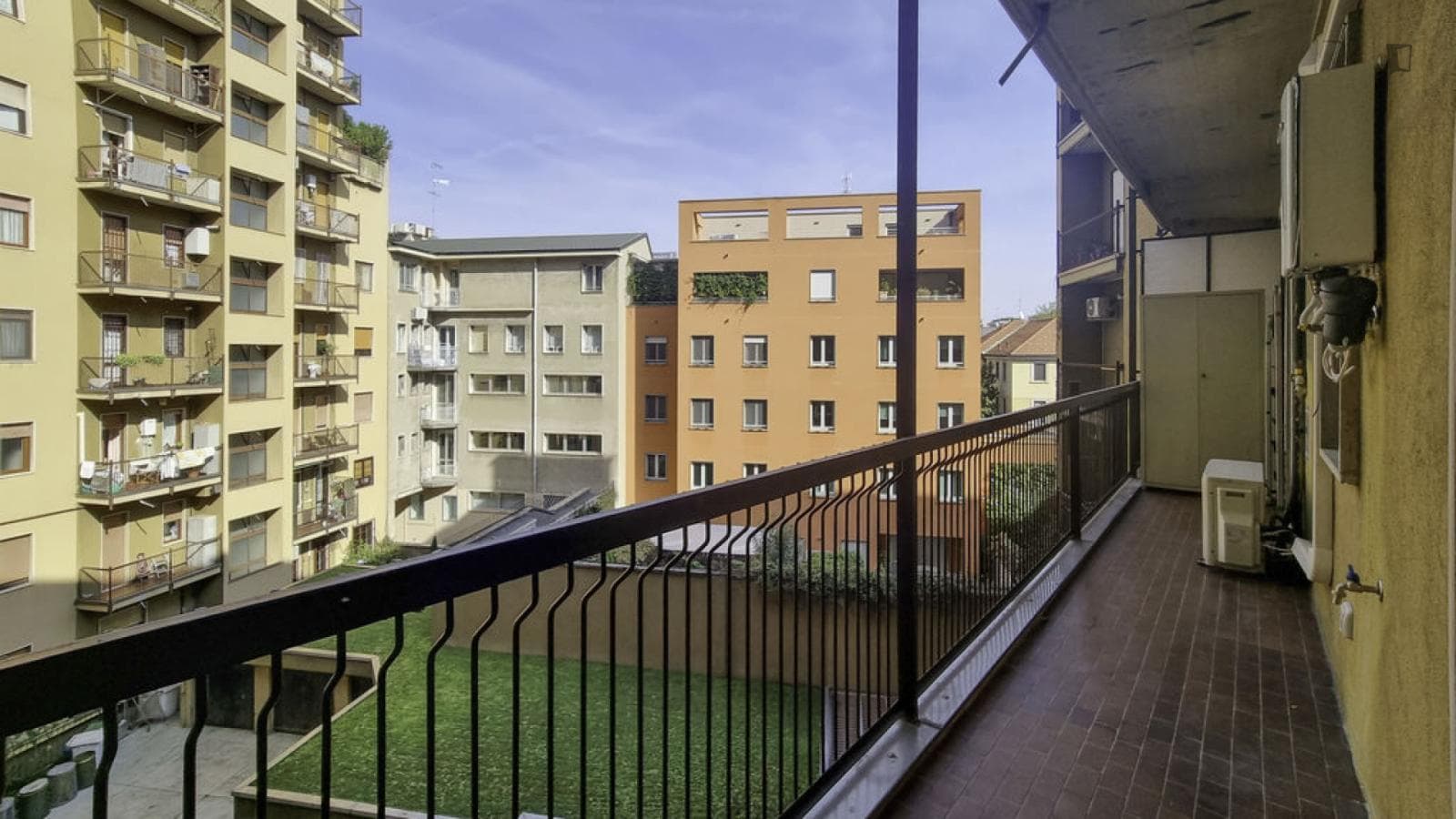 Snug 1-bedroom apartment with balcony next to De Angeli metro station photo 1