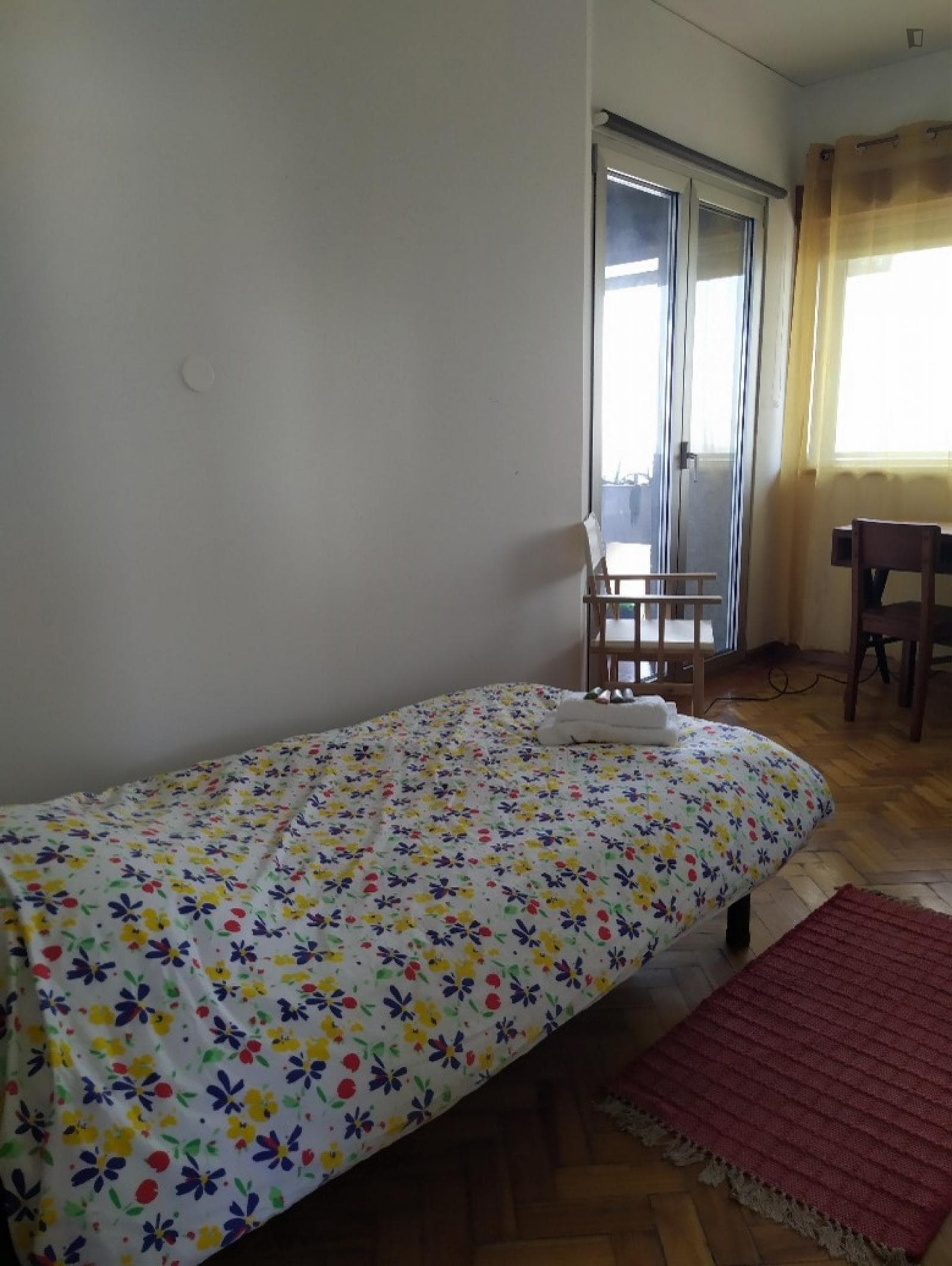Excellent single bedroom, with balcony, close to Trindade metro station photo 1