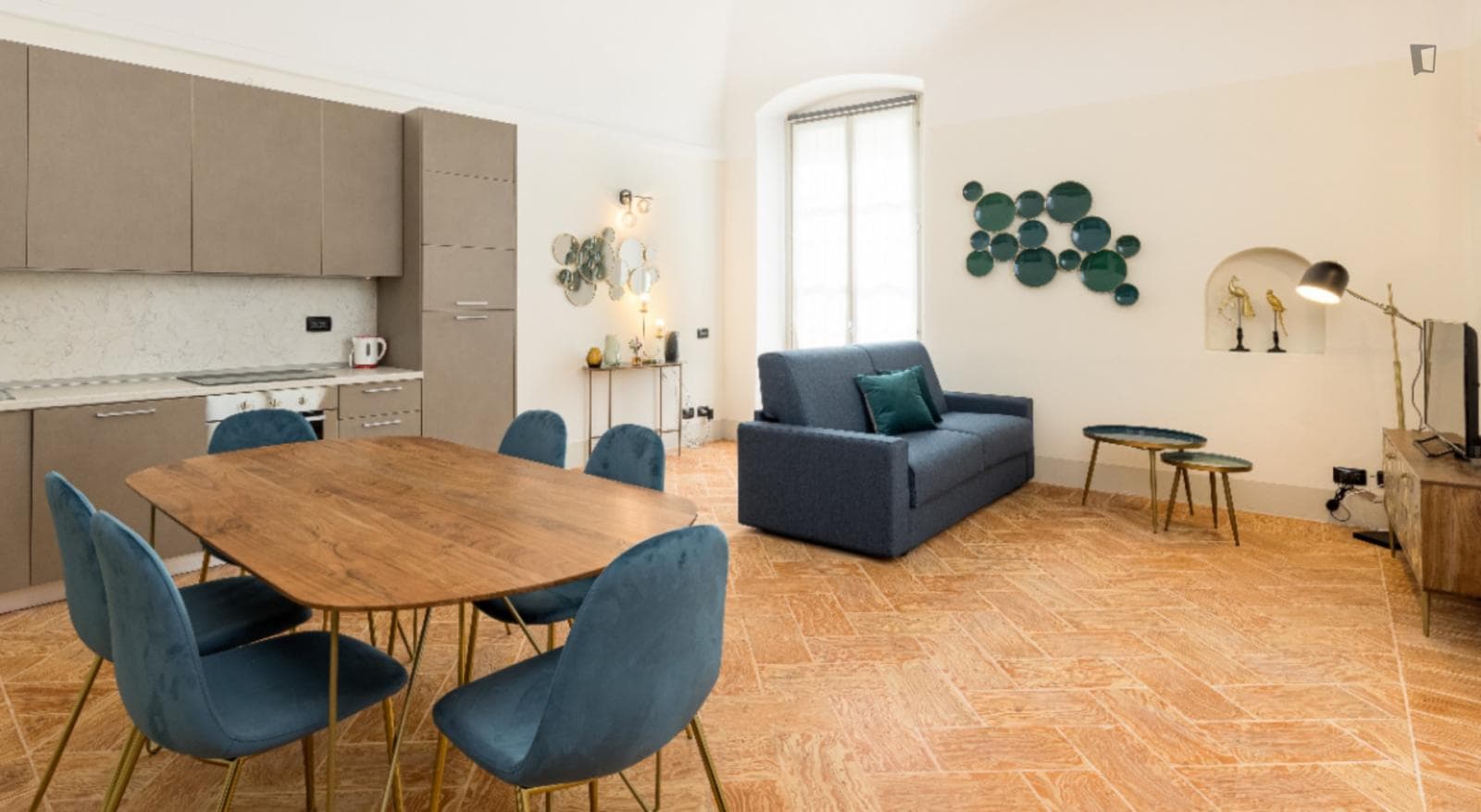 Bright 1-bedroom apartment near Como Lago train station photo 1