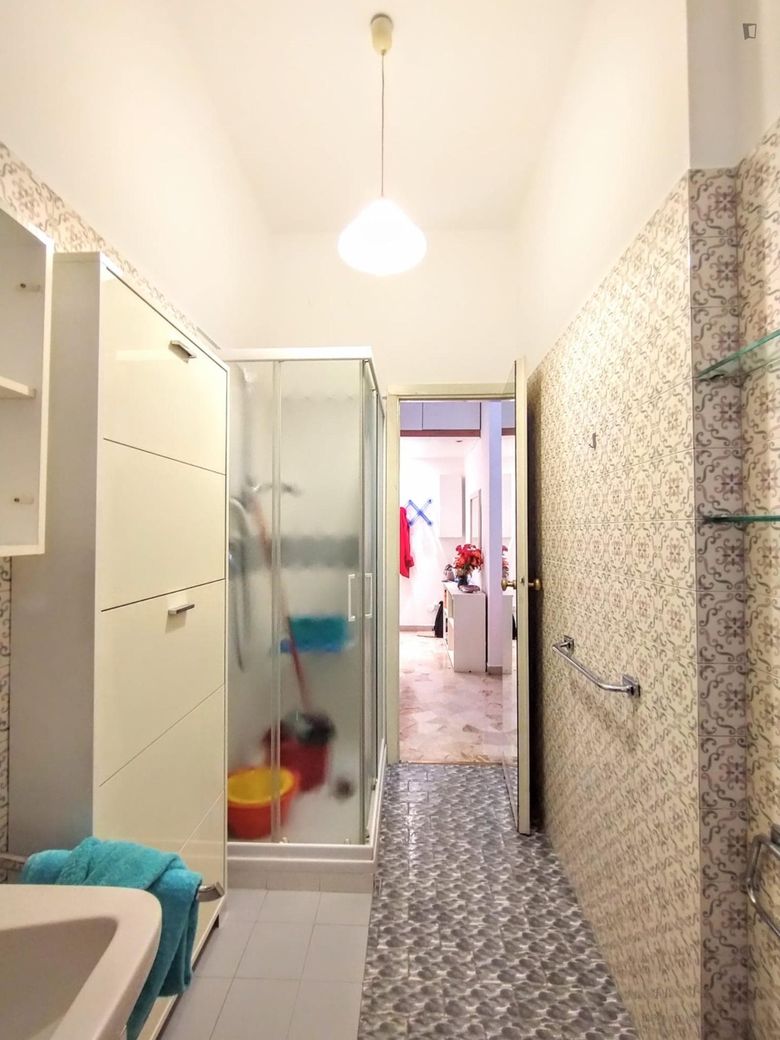 Inviting 1-bedroom apartment close to Gambara metro station photo 1